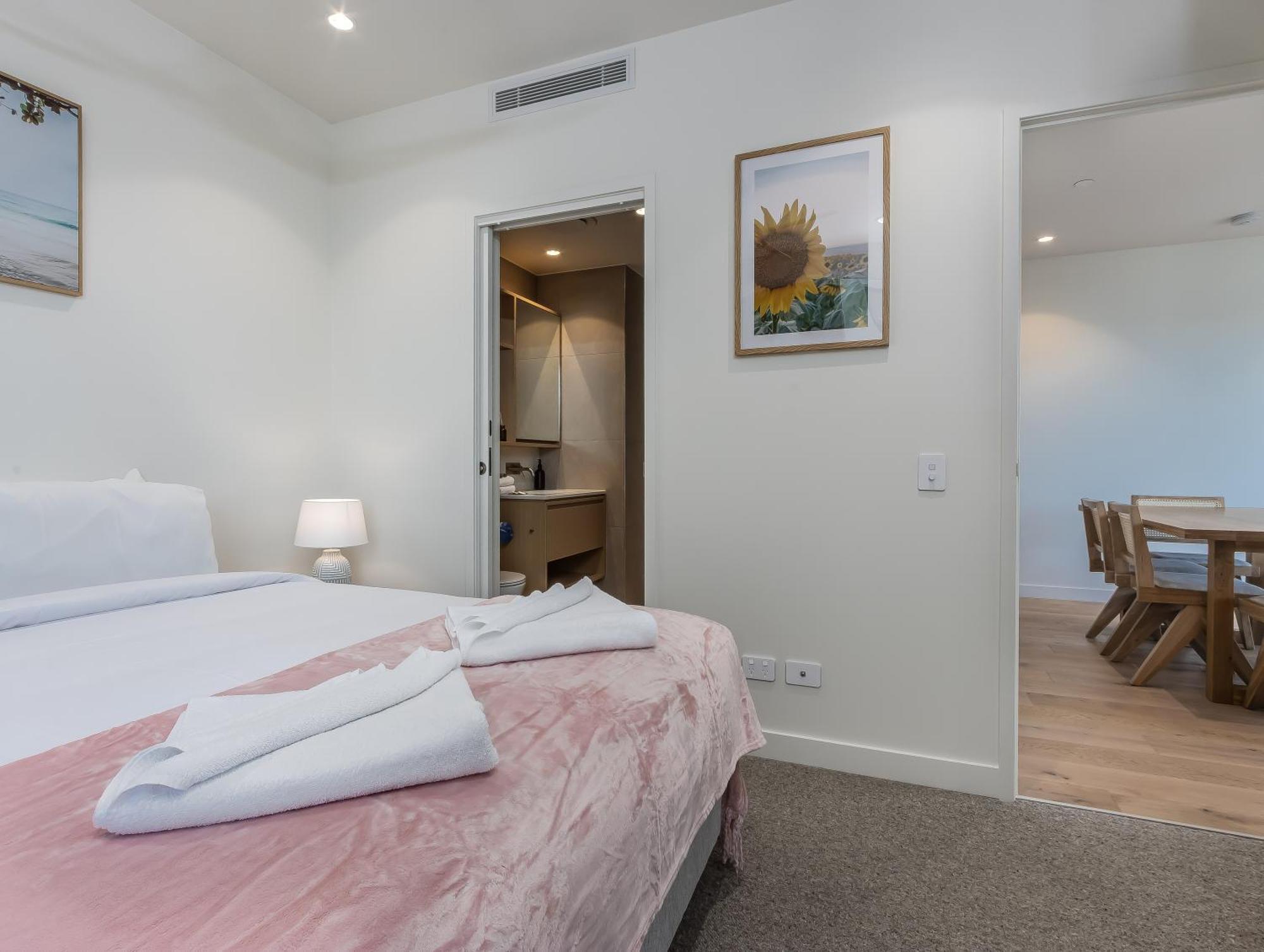 Hemingway Palm - Premium Oceanview By Burleigh Letting *