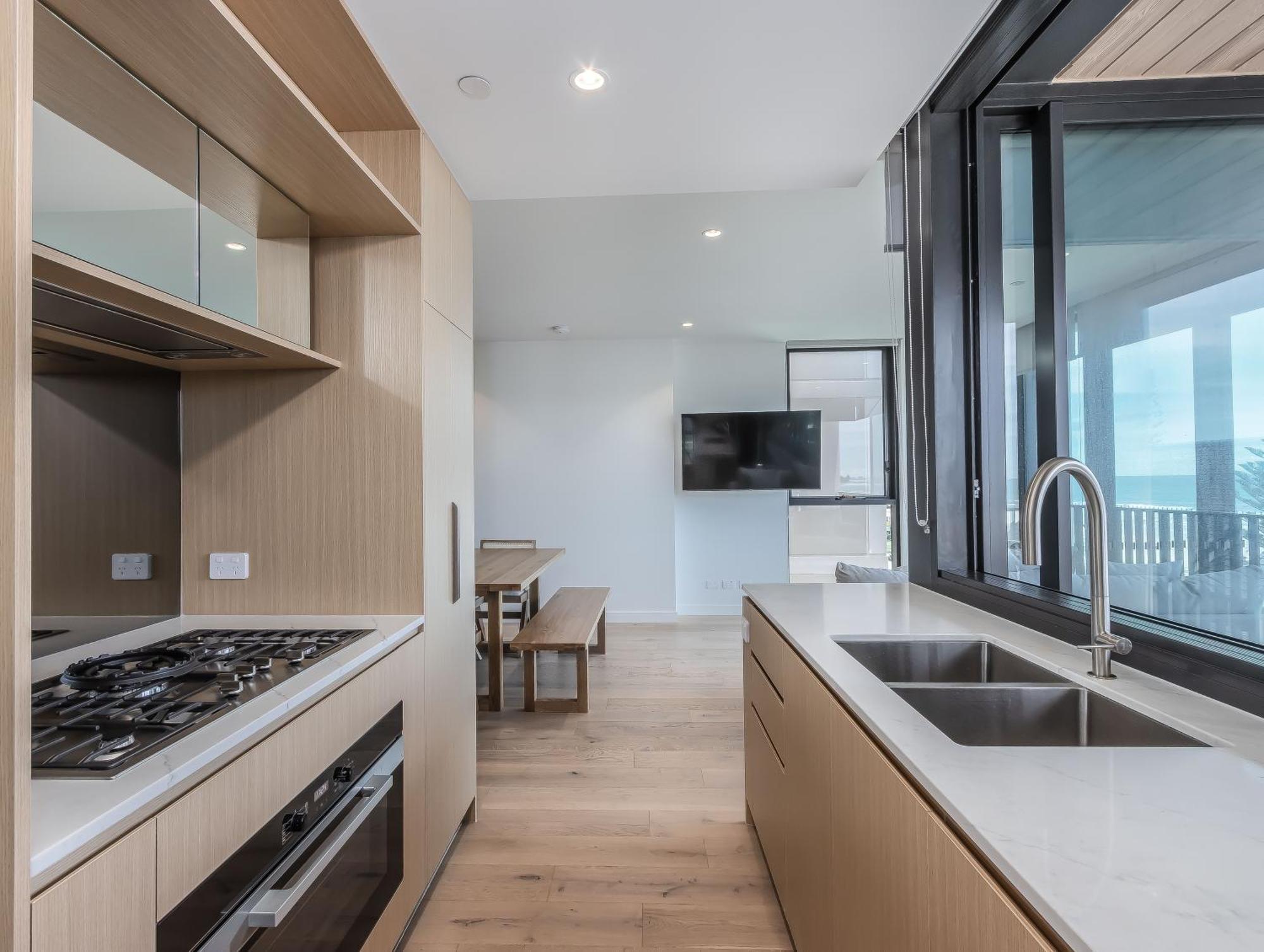 Hemingway Palm - Premium Oceanview By Burleigh Letting Apartment