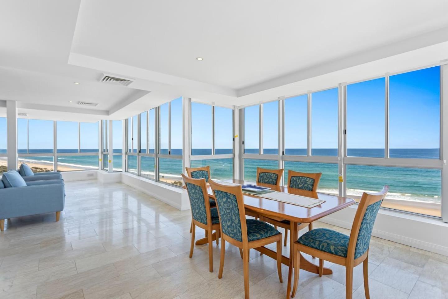 Apartment The Wave Watcher - A Breathtaking Oceanfront Haven
