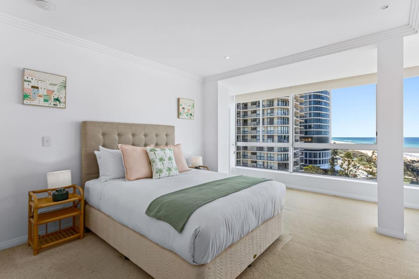 The Wave Watcher - A Breathtaking Oceanfront Haven Apartment