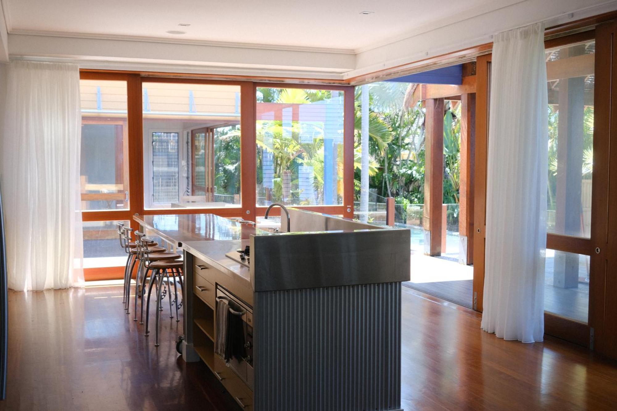 Tropical In Burleigh * Gold Coast