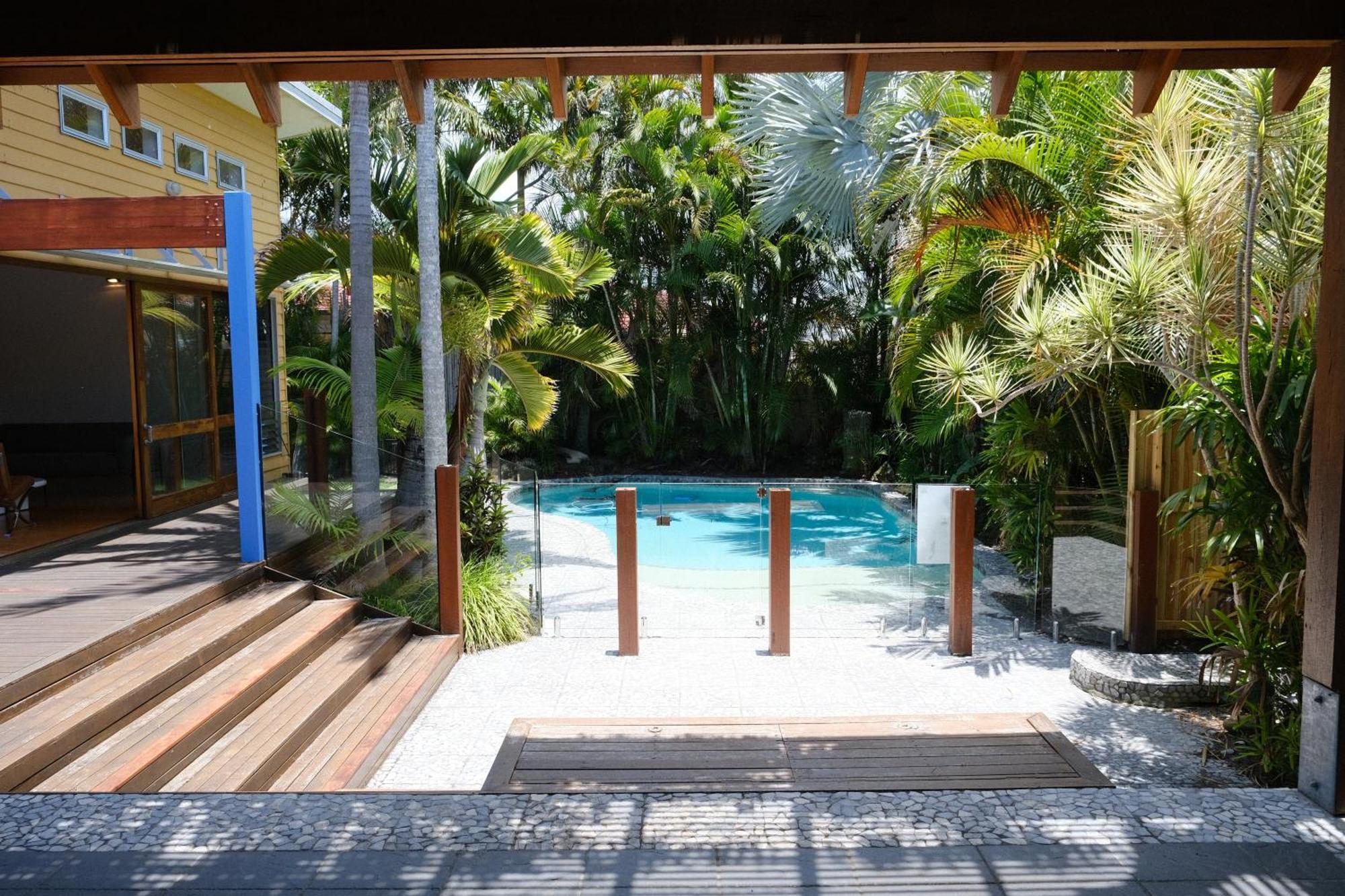 Tropical In Burleigh Gold Coast