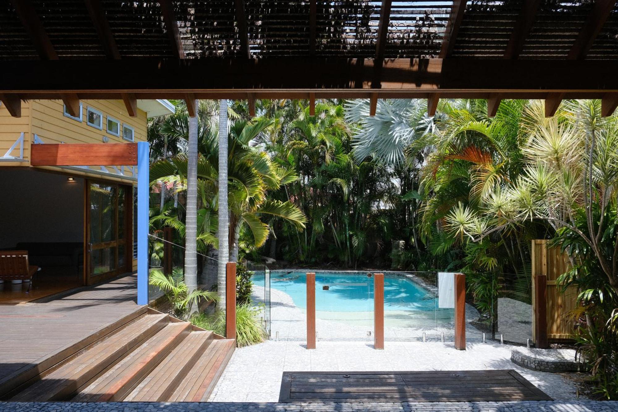Tropical In Burleigh Holiday home *