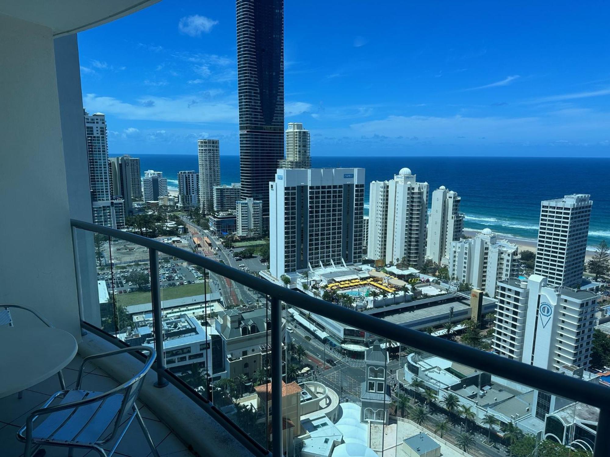 Apartment Deluxe Chevron Renaissance Gold Coast