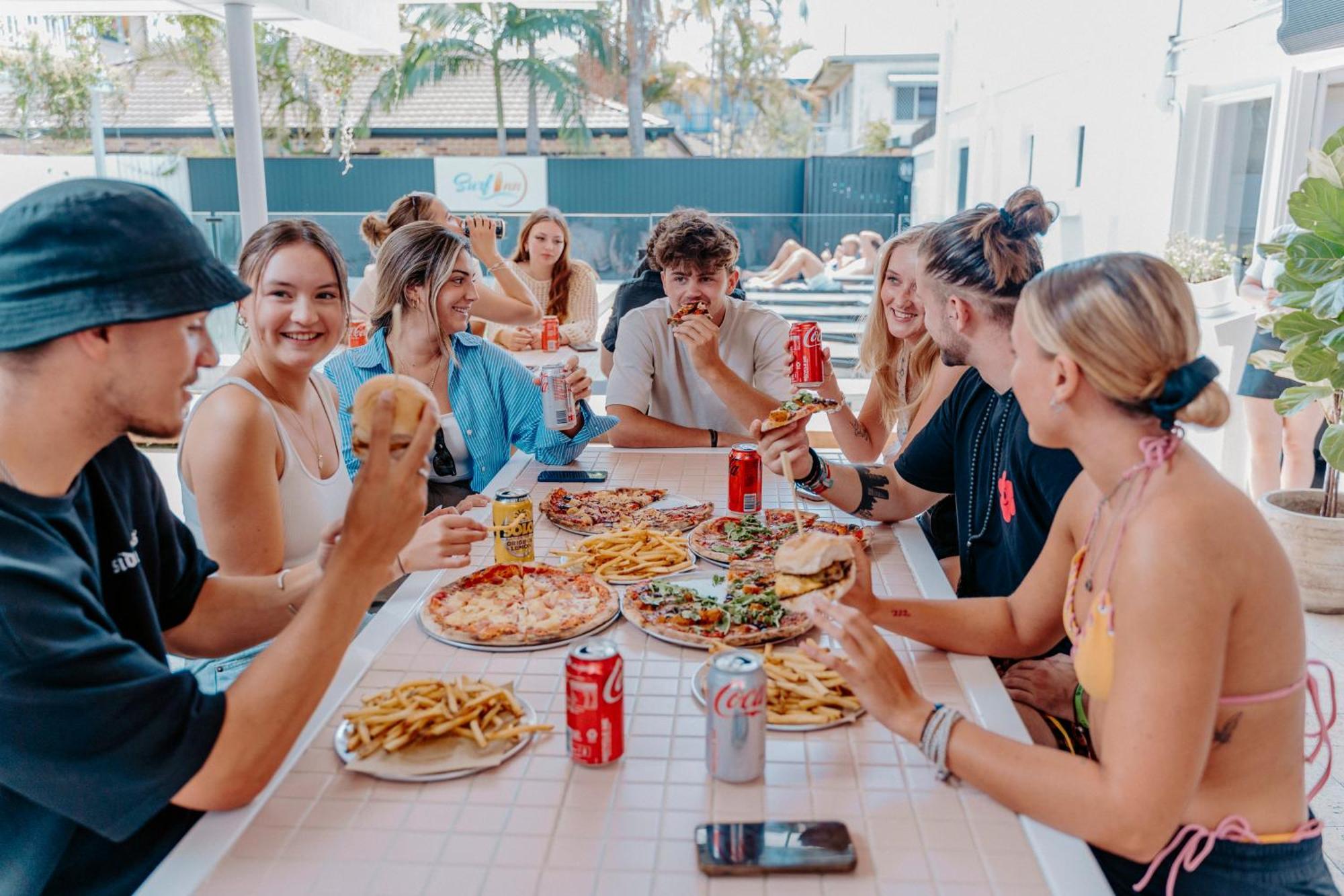 Surf Boutique Backpackers - Free Breakfast