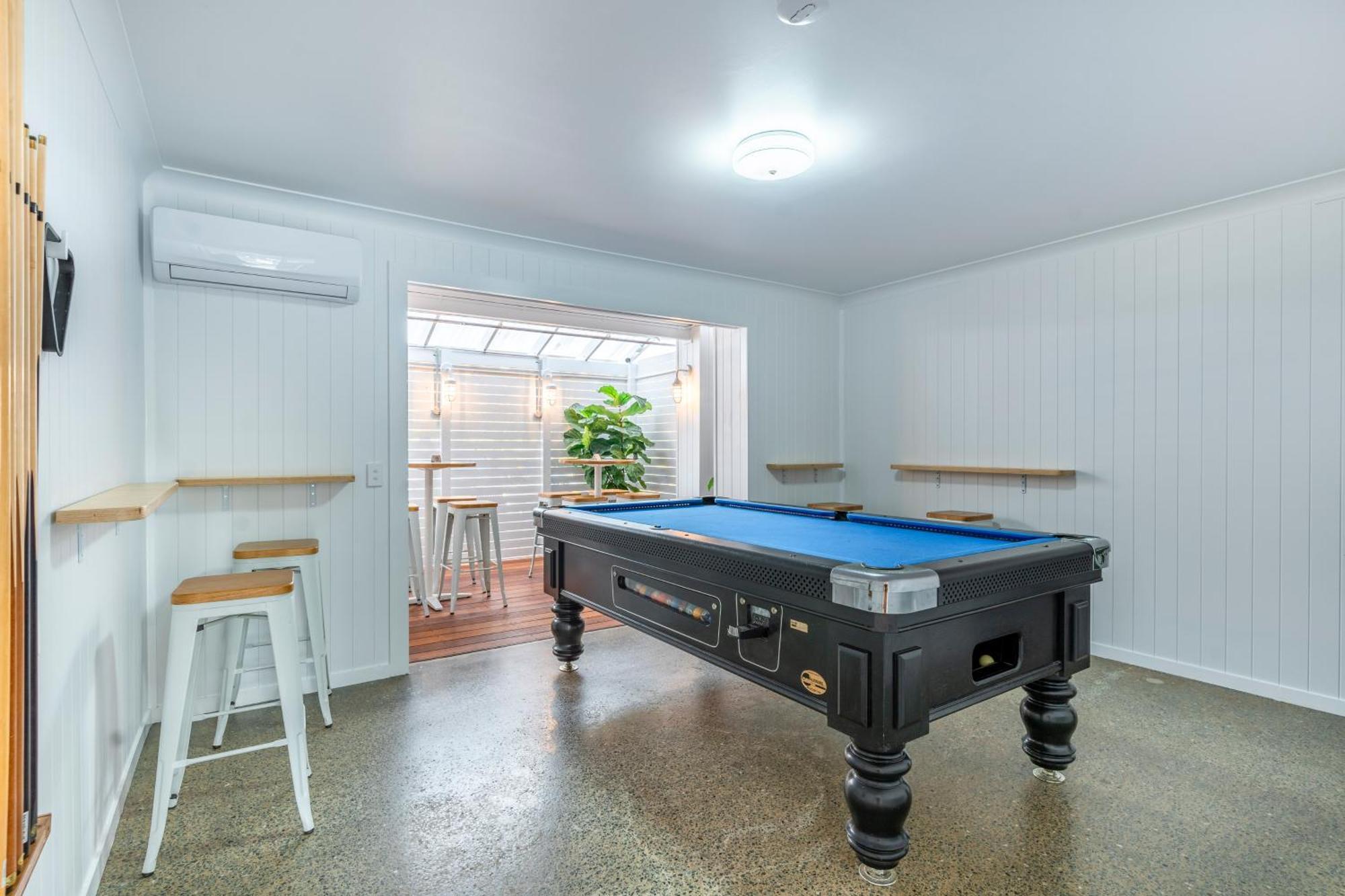 Surf Boutique Backpackers - Free Breakfast * Gold Coast