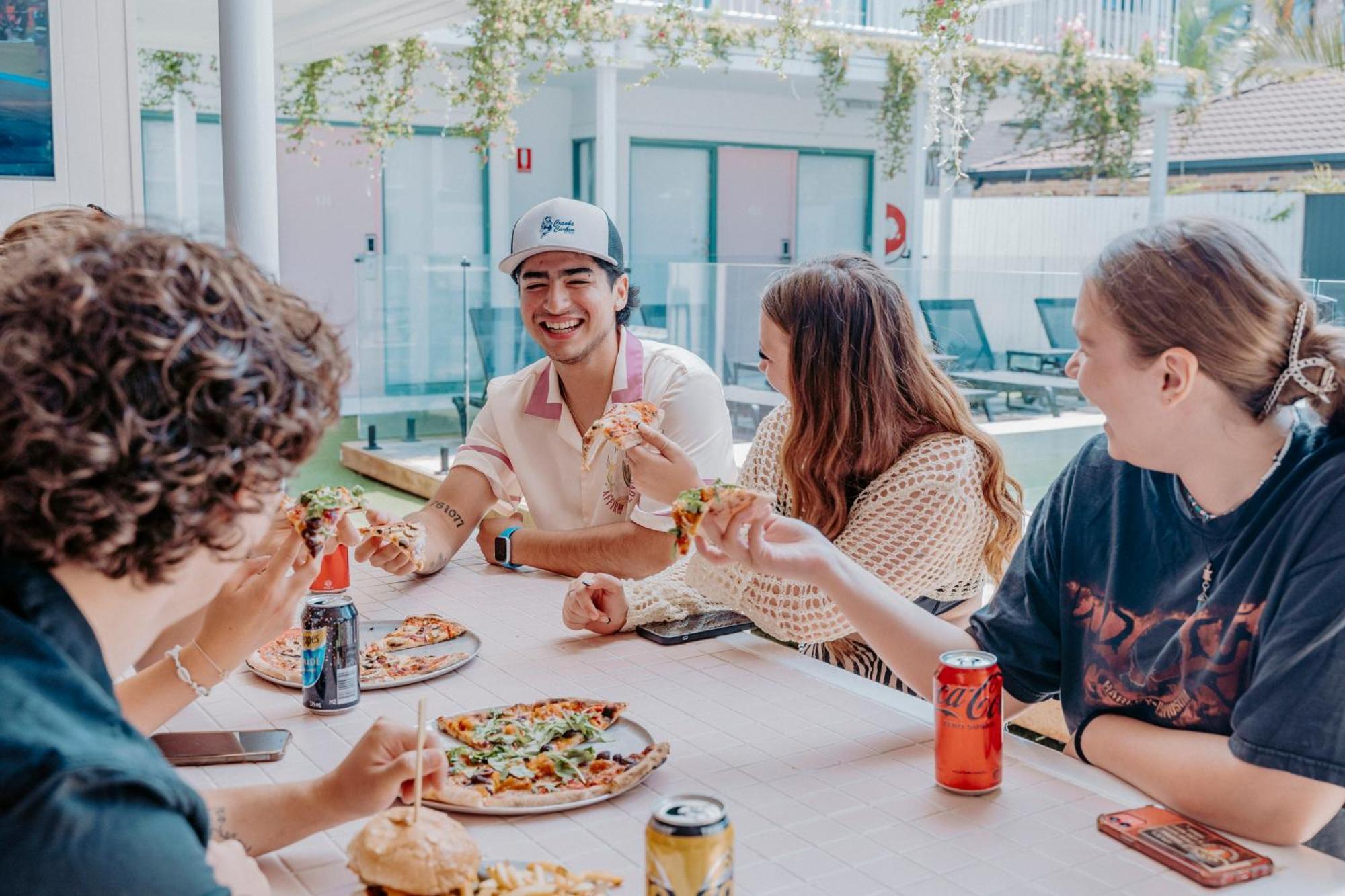 Surf Boutique Backpackers - Free Breakfast *