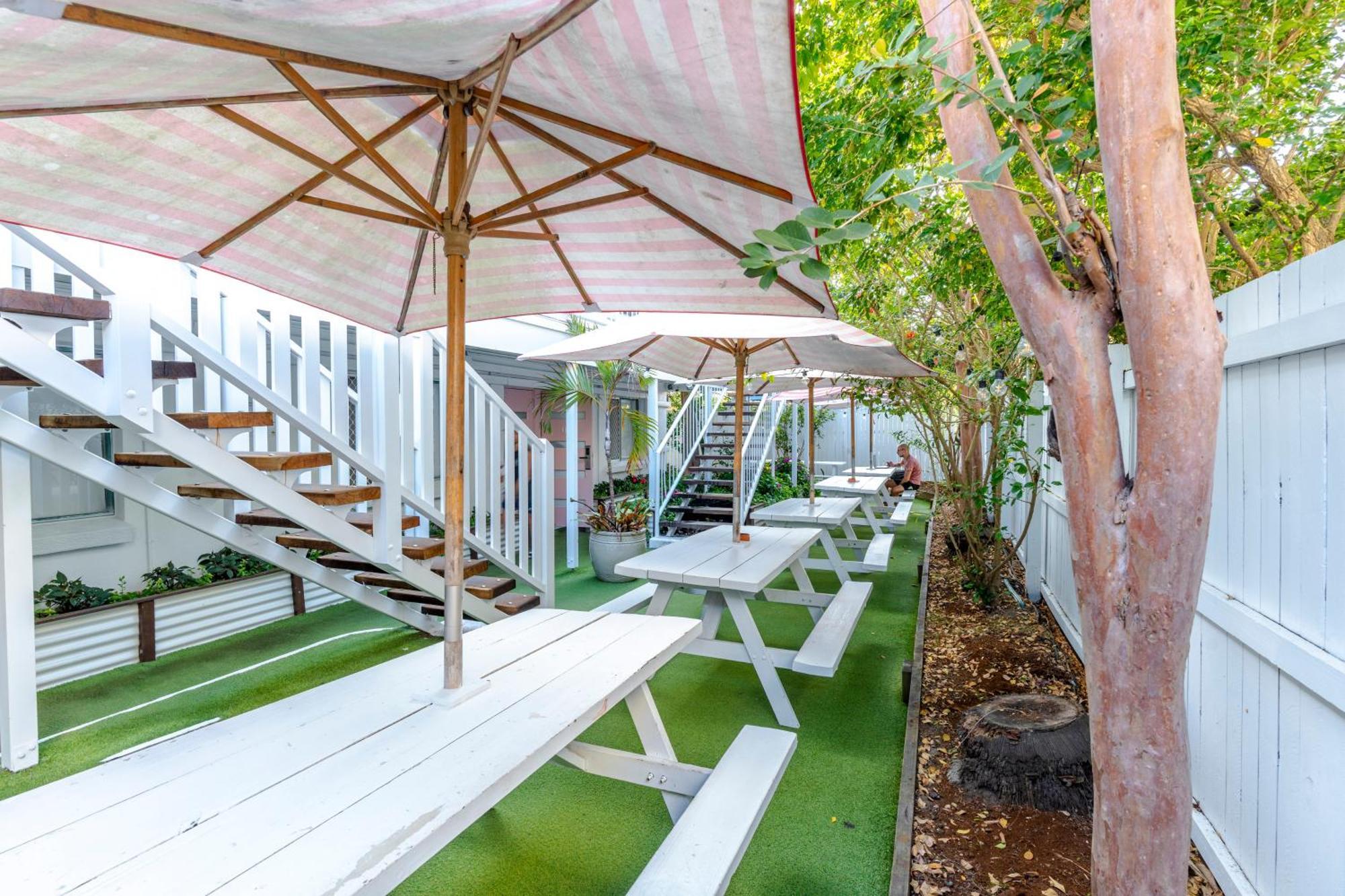 Hostel Surf Boutique Backpackers - Free Breakfast Gold Coast