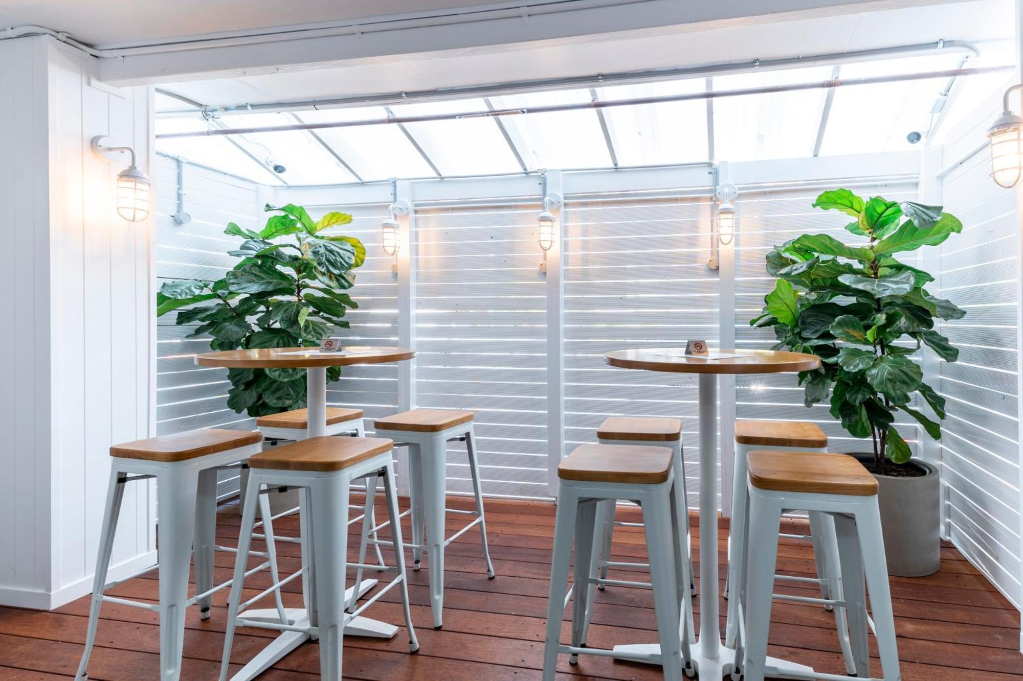 Hostel Surf Boutique Backpackers - Free Breakfast Gold Coast