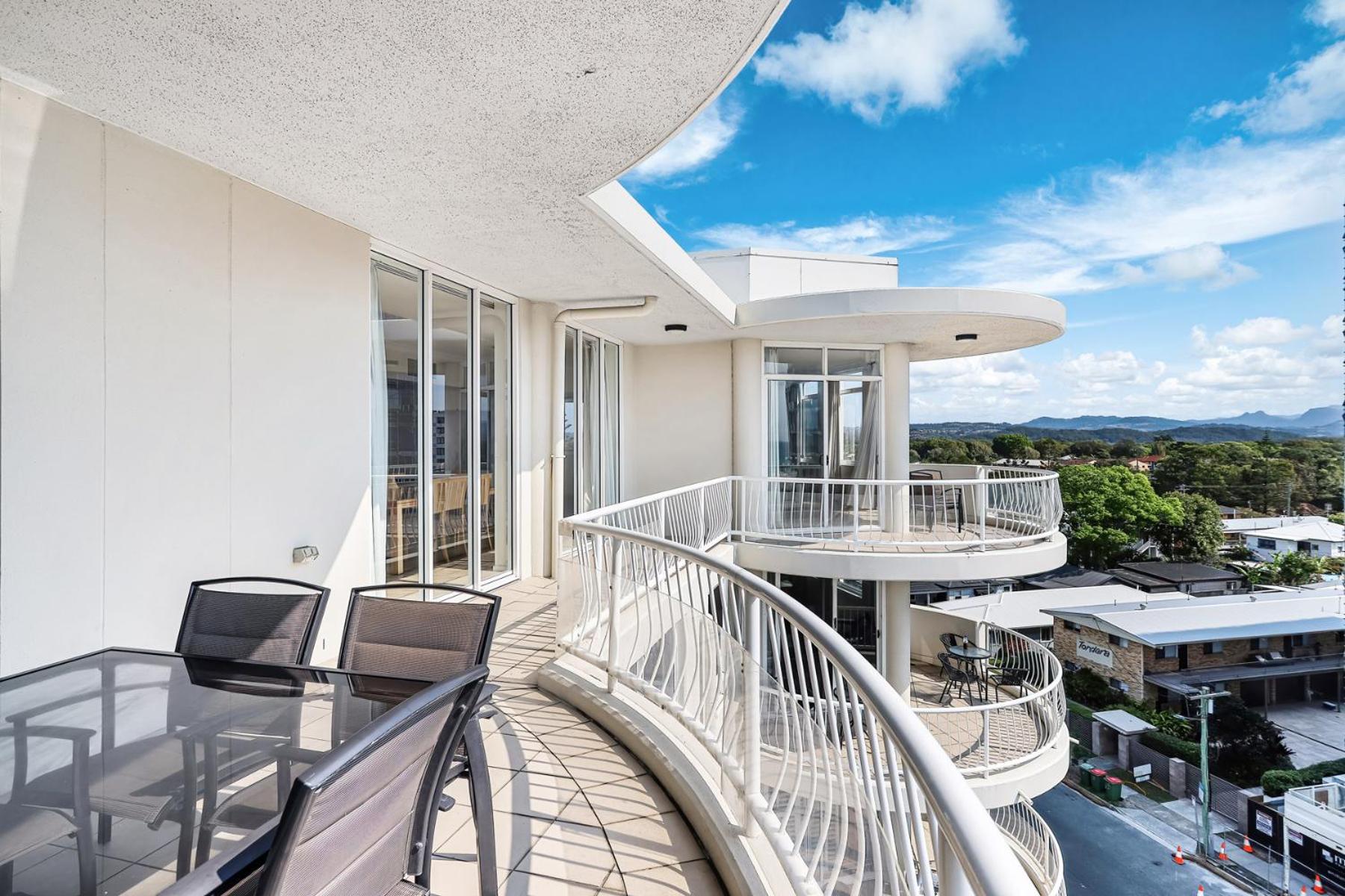 Kirra Aparthotel 4*