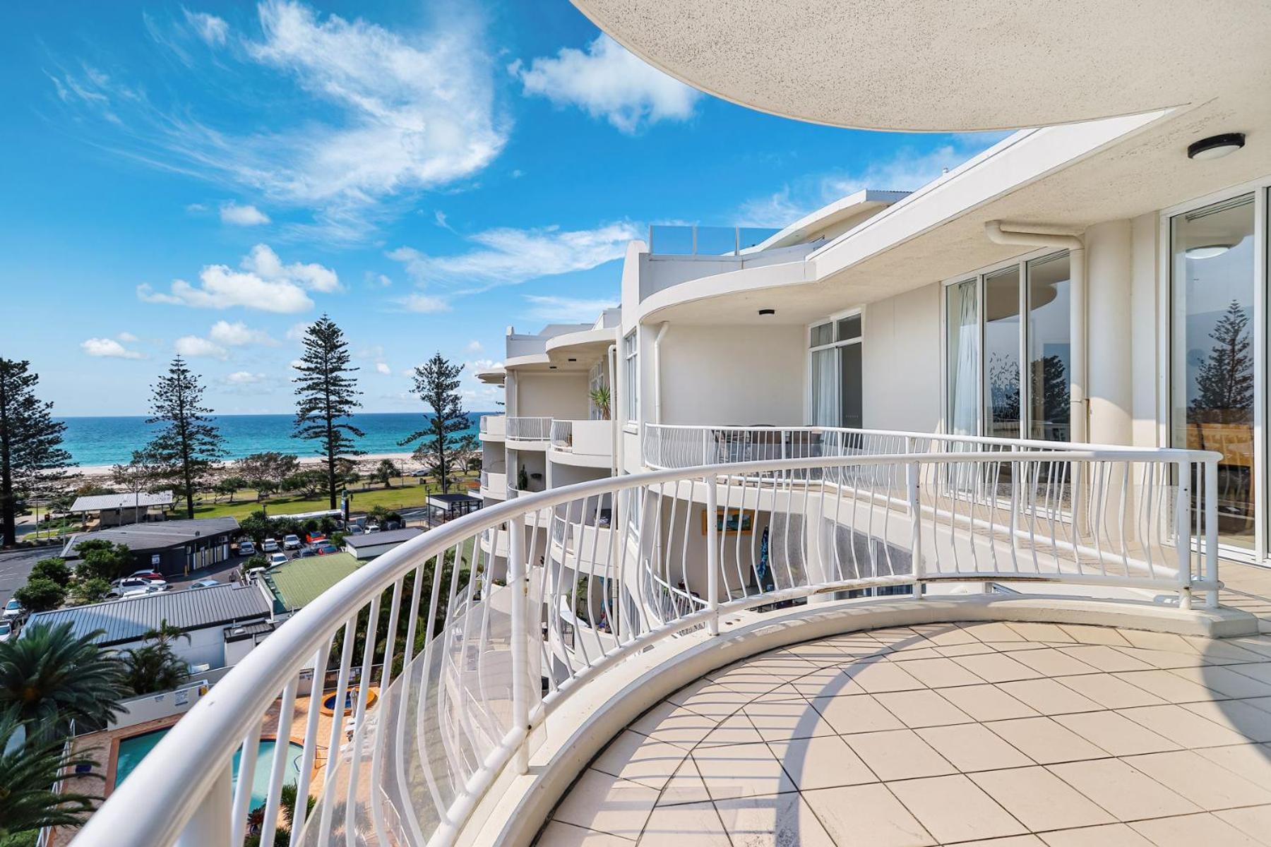 Kirra Aparthotel 4*