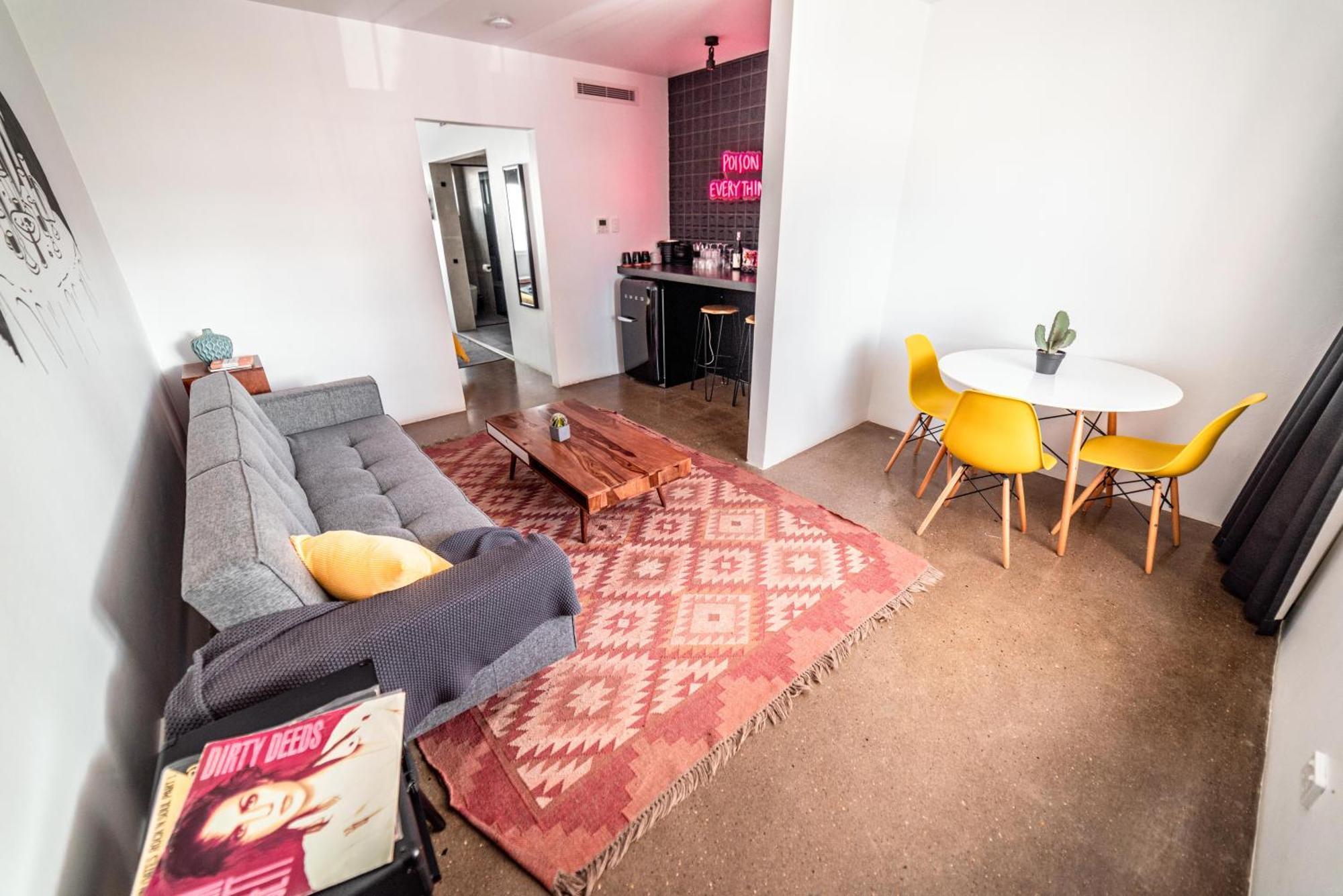 Hotel The Pink Coolangatta