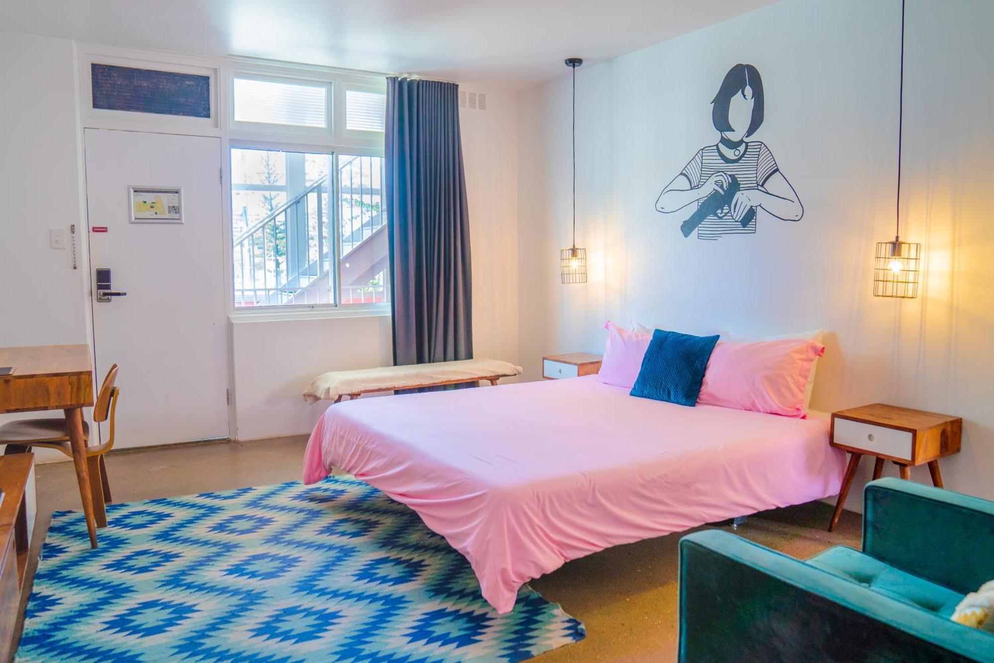 The Pink Coolangatta 4* Gold Coast