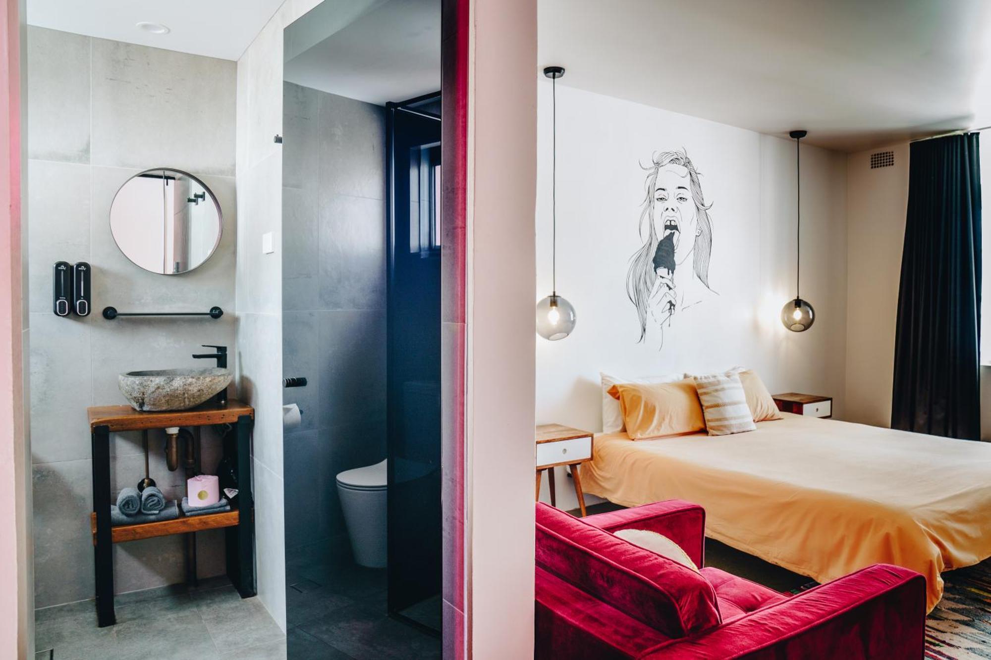 Hotel The Pink Coolangatta 4*