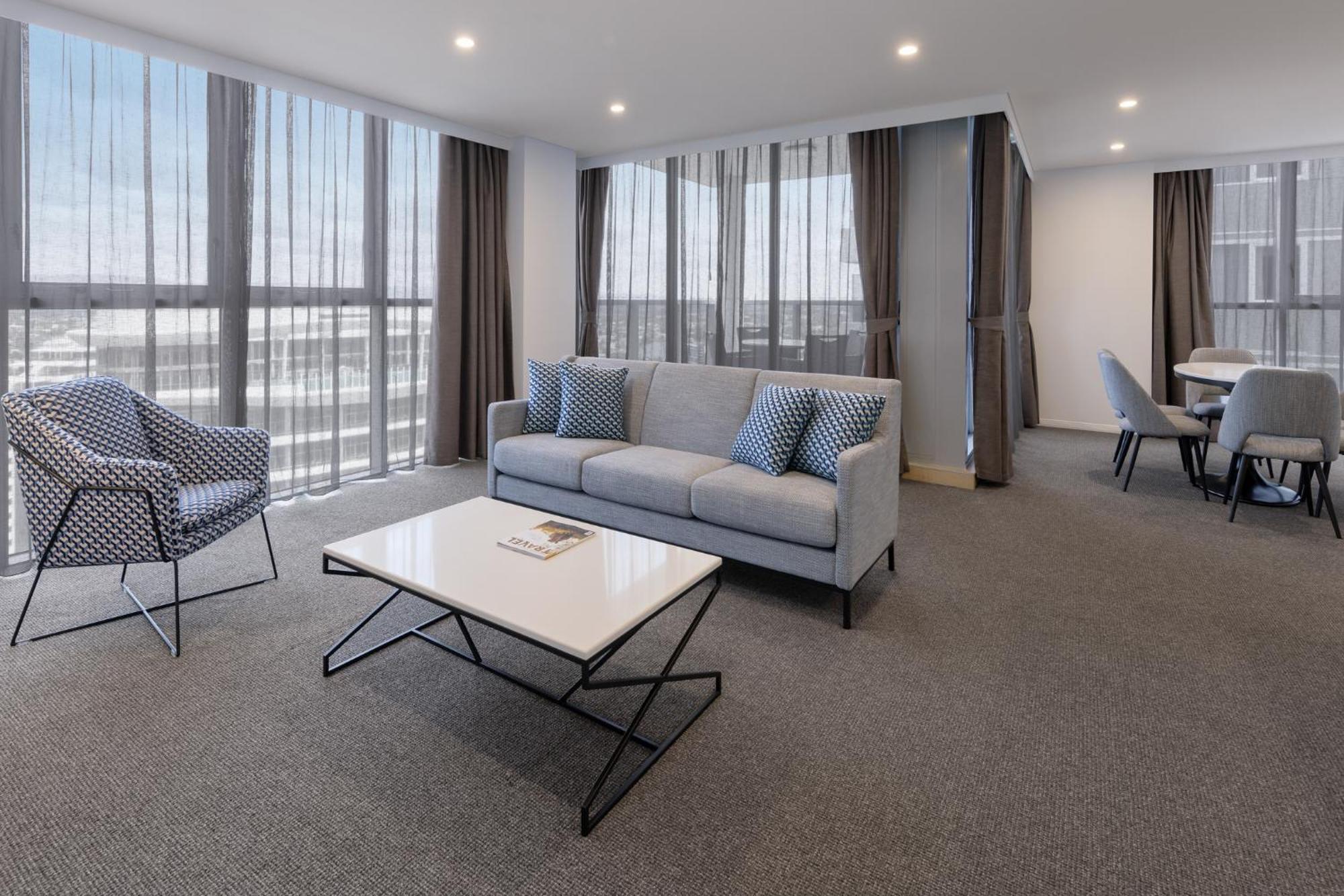 Meriton Broadbeach Hotel Gold Coast