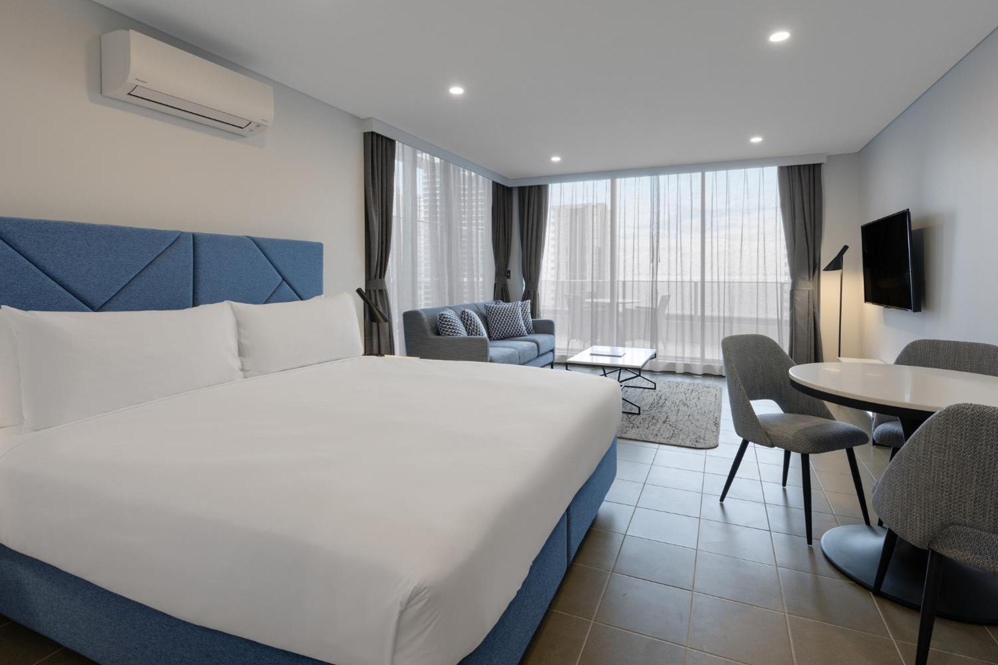 Meriton Broadbeach Hotel