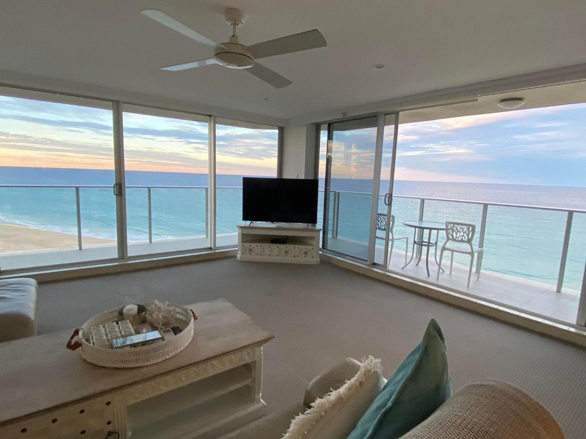 Aparthotel Hi Surf Beachfront 4*