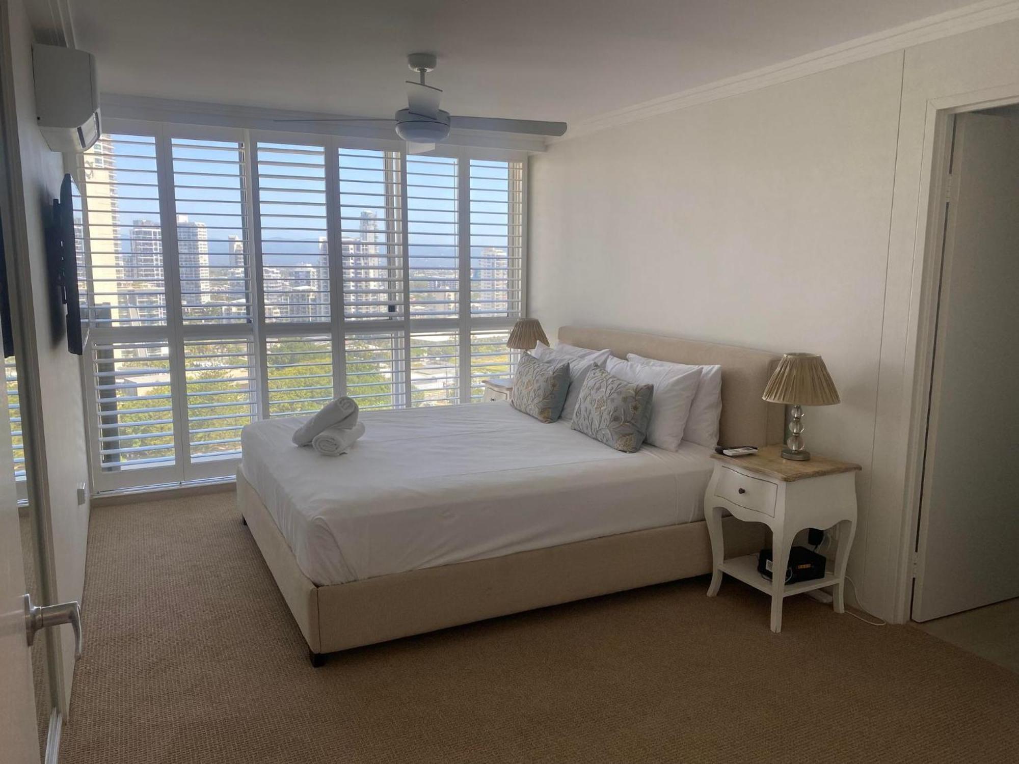Aparthotel Hi Surf Beachfront 4*
