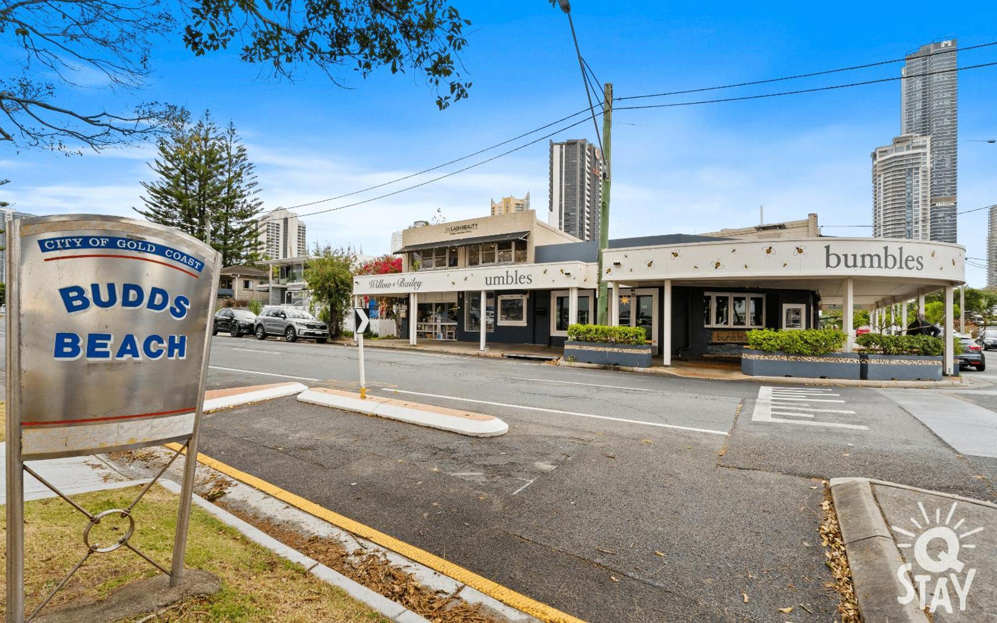 3 Bedroom Villa's In Surfers Paradise - Q *