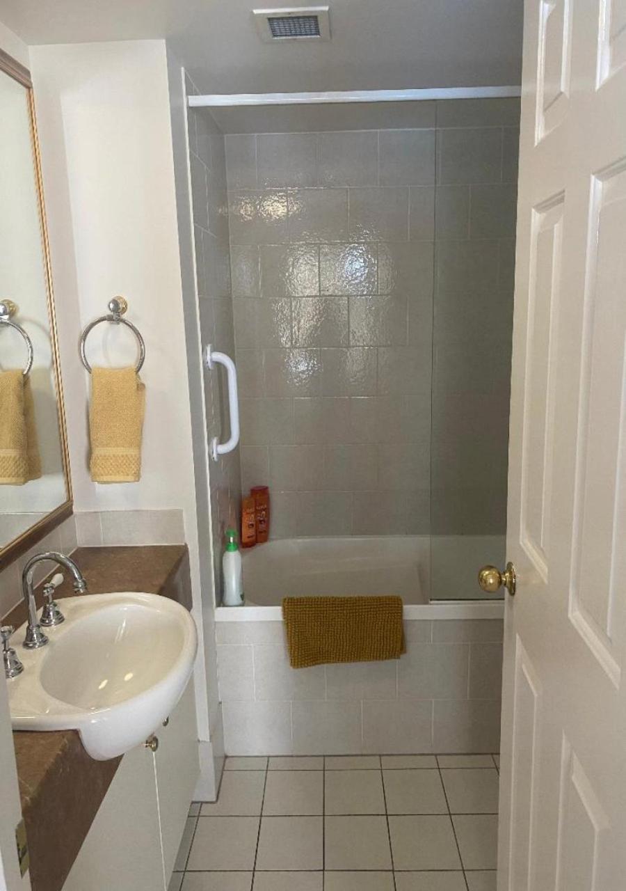 Location Location Location - Broadbeach :) Apartment