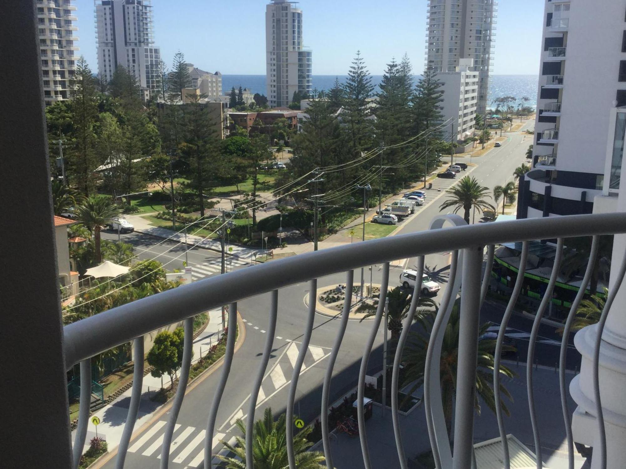 Broadbeach Aparthotel 4*