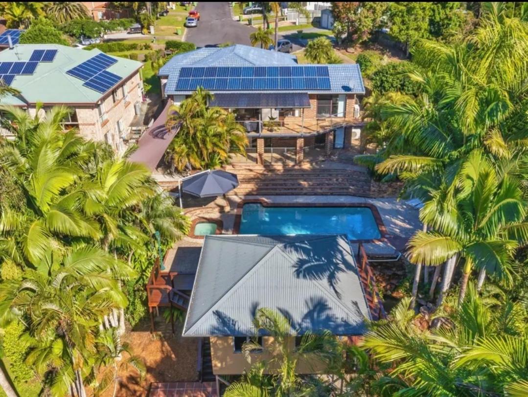 Paradise Retreat With Waterfall & Pool On 2000m2 Holiday home *
