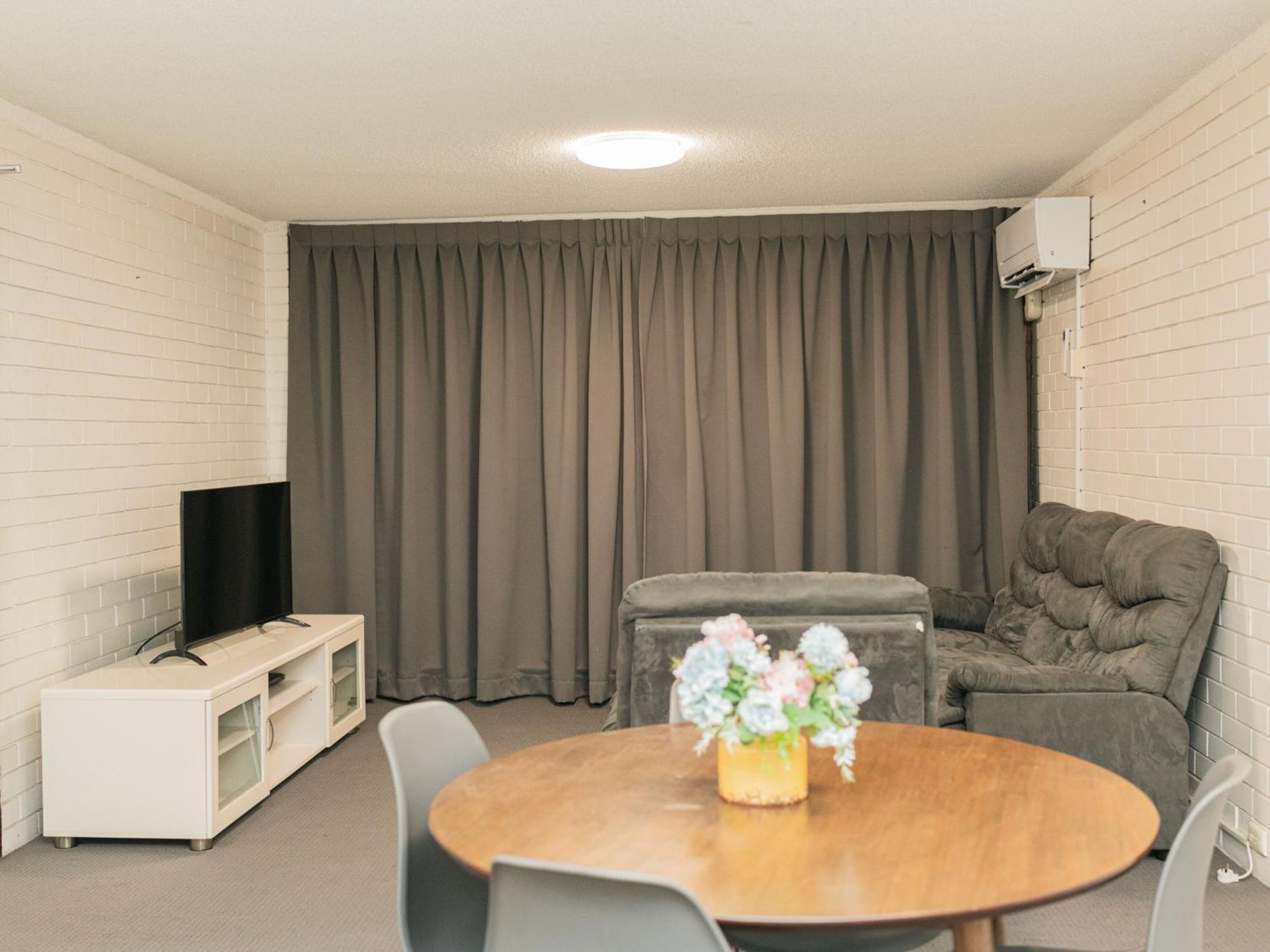 Trickett Gardens 3*