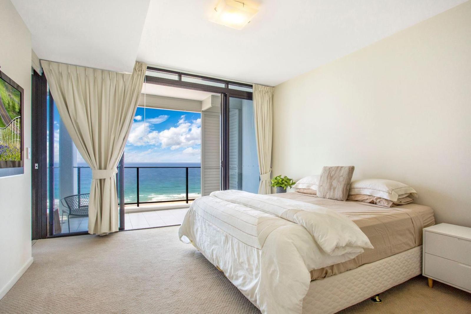 Ultra Broadbeach Resort 4*