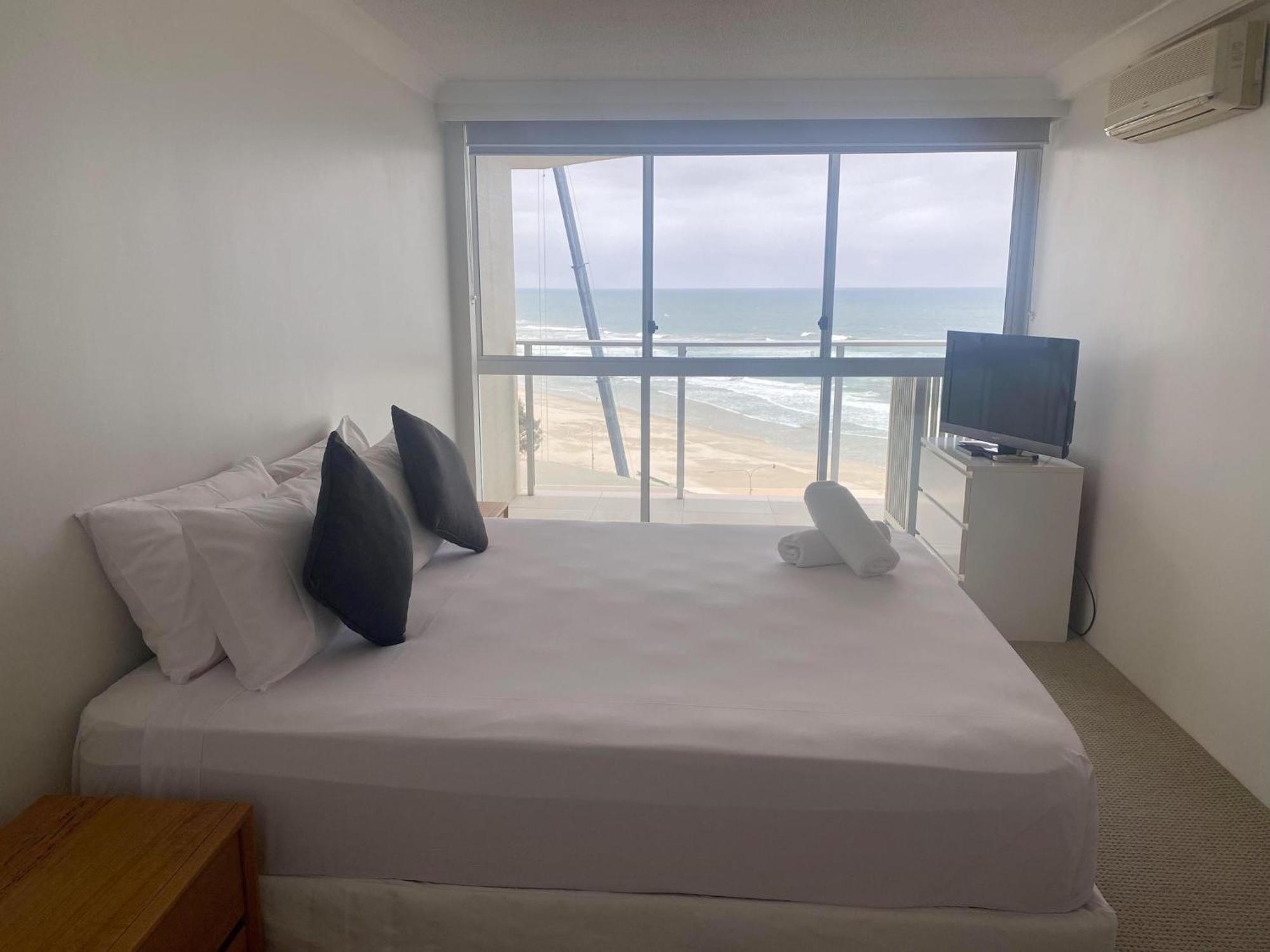 Hi Surf Beachfront Aparthotel Gold Coast