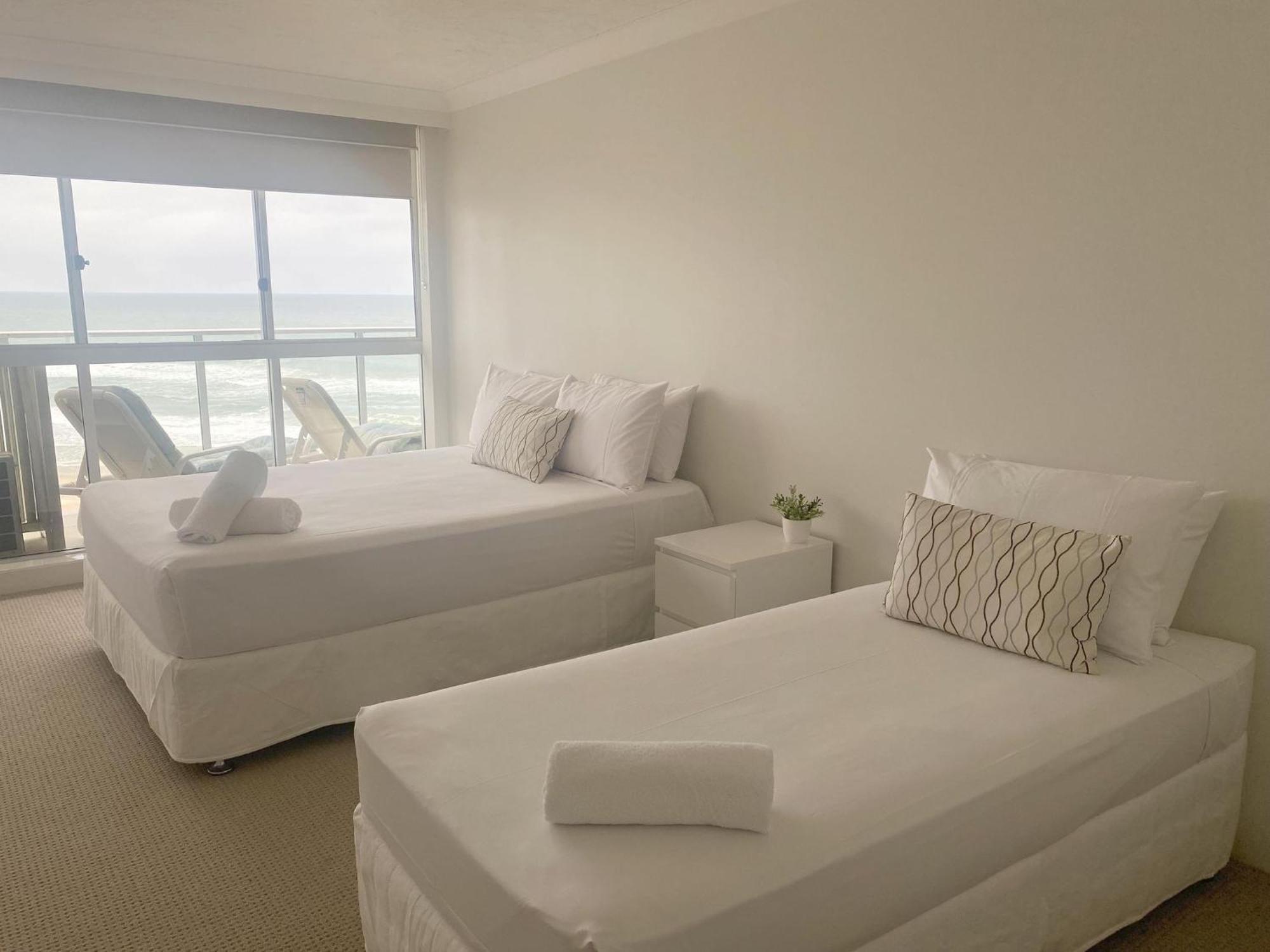 Aparthotel Hi Surf Beachfront 4*
