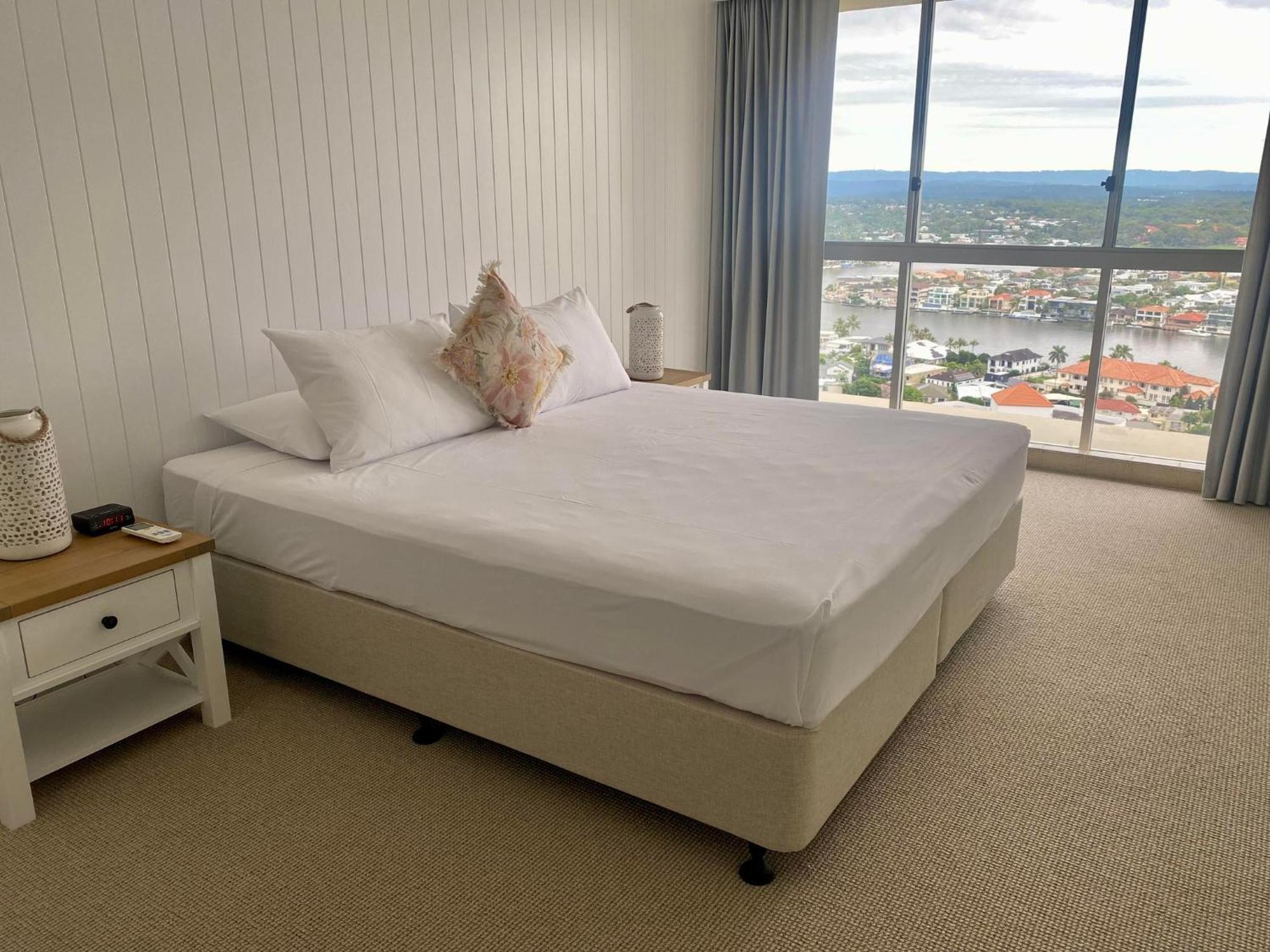 Hi Surf Beachfront Aparthotel 4*