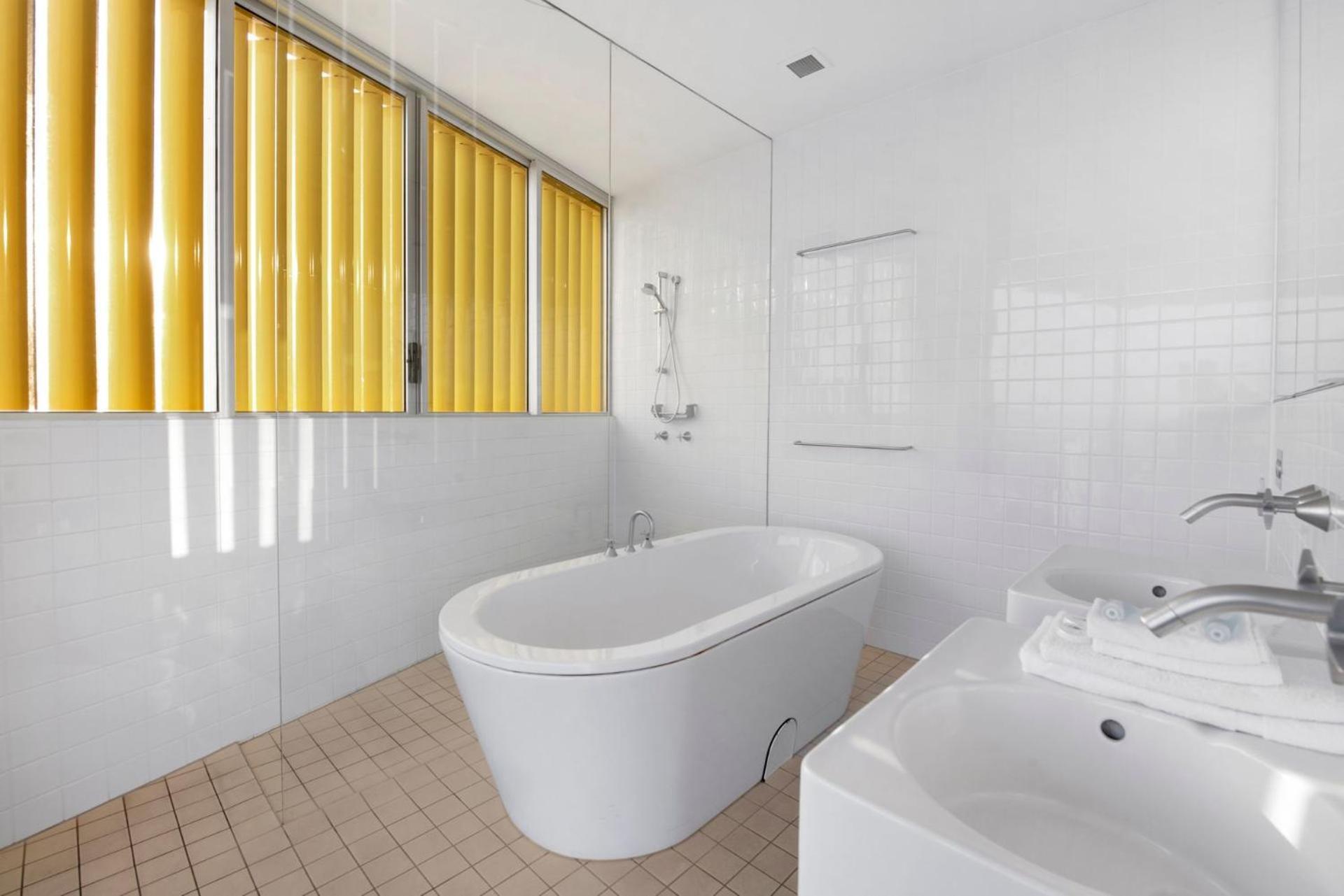 Air On Broadbeach 2 Level Private - Coasthm Gold Coast
