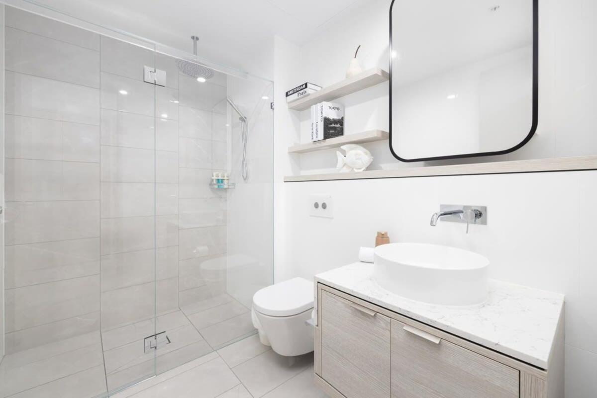 Apartment Just A Stone's Throw To The Brand New 2br *