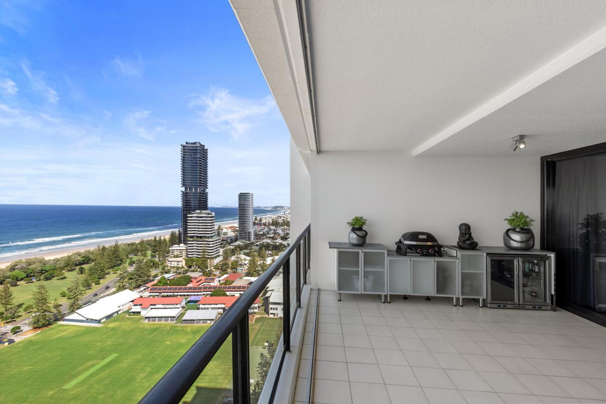 Resort Ultra Broadbeach 4*