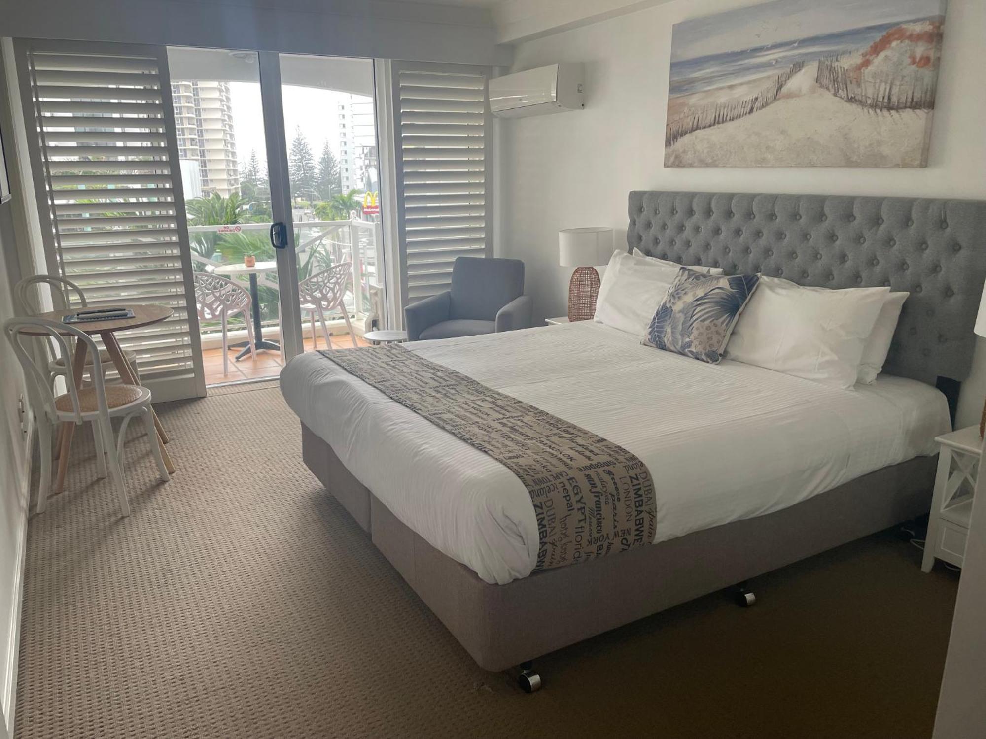 Aparthotel Broadbeach 4*