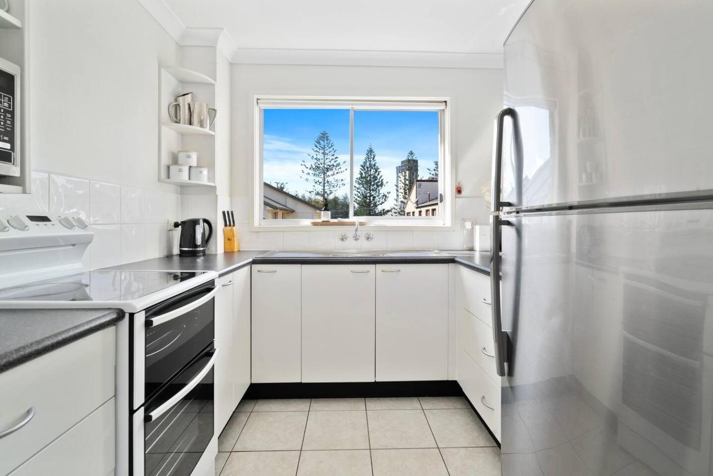 'golden State Of Mind' Coastal Haven In Broadbeach Apartment *