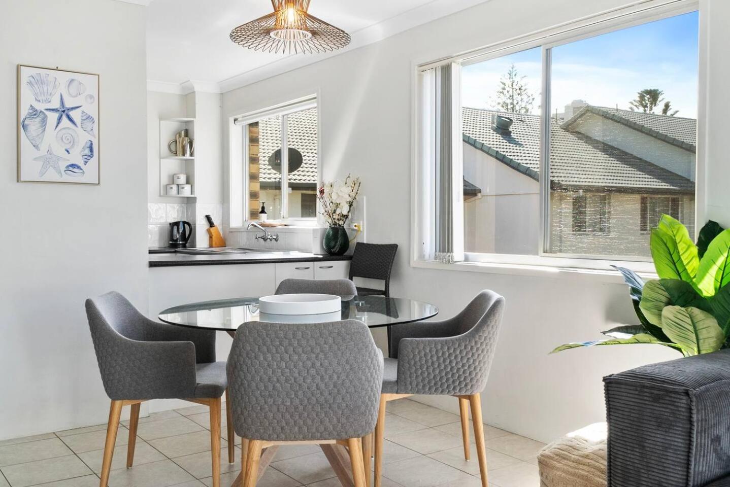 'golden State Of Mind' Coastal Haven In Broadbeach Apartment