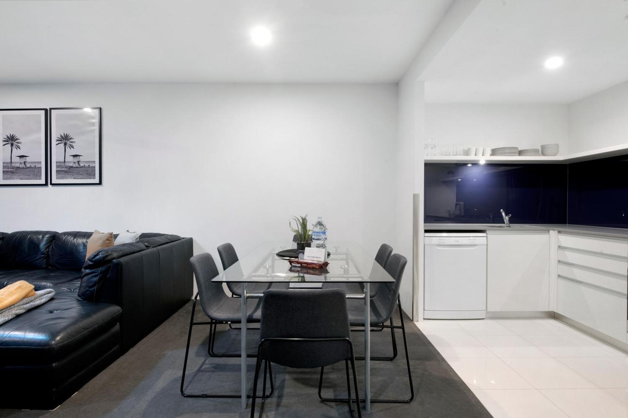 Apartment Circle On Cavill: Hinterland View *