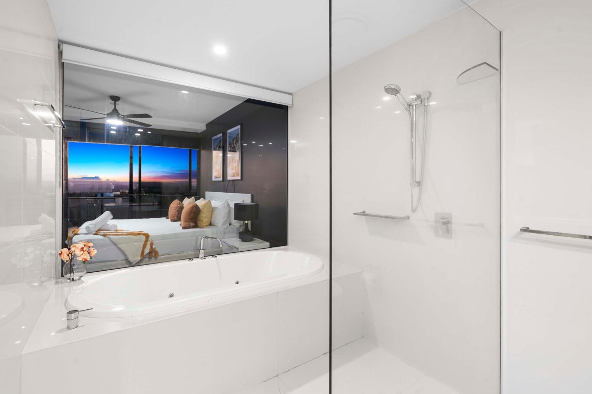 Circle On Cavill: Hinterland View * Gold Coast