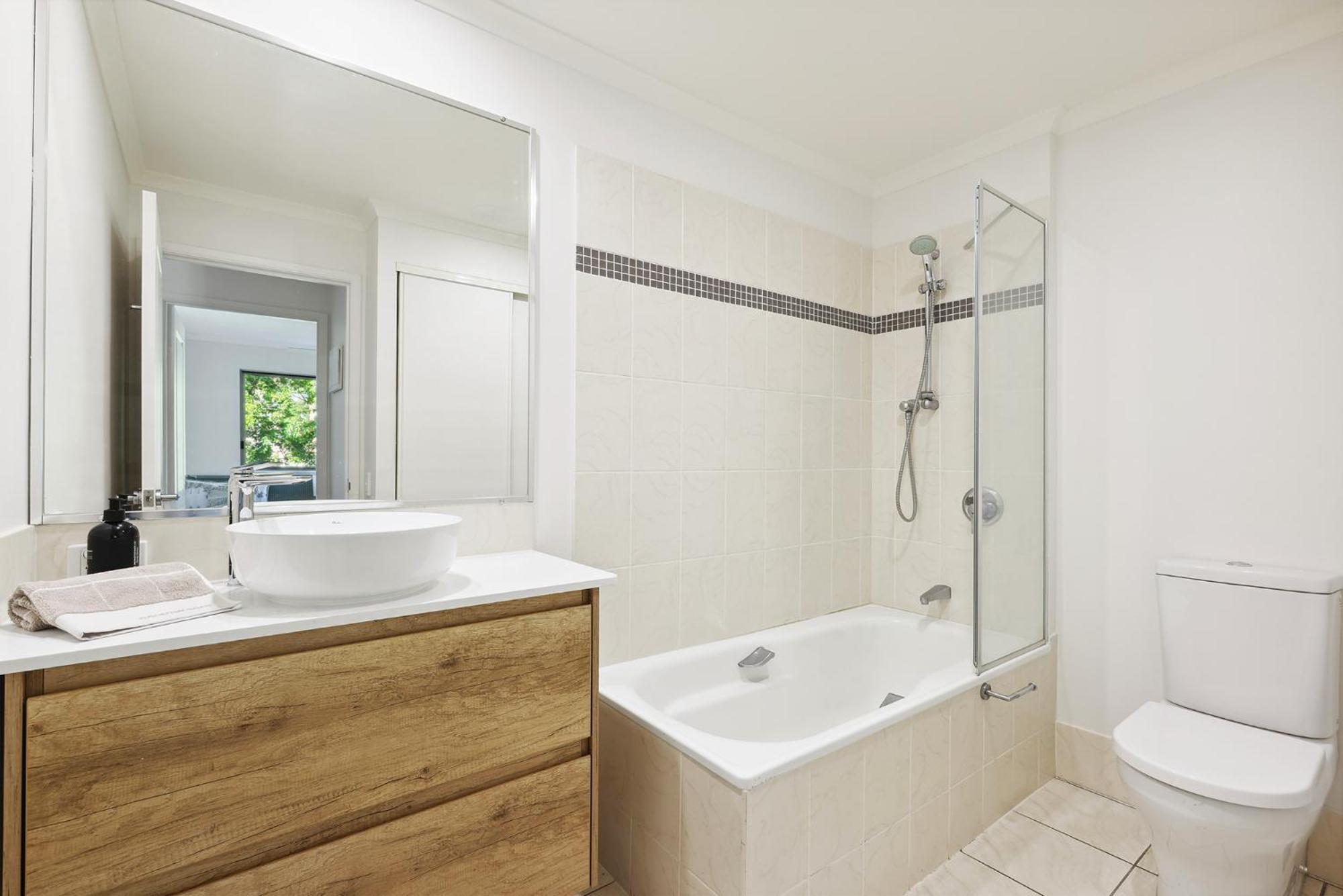 Burleigh Beachside Retreat Apartment