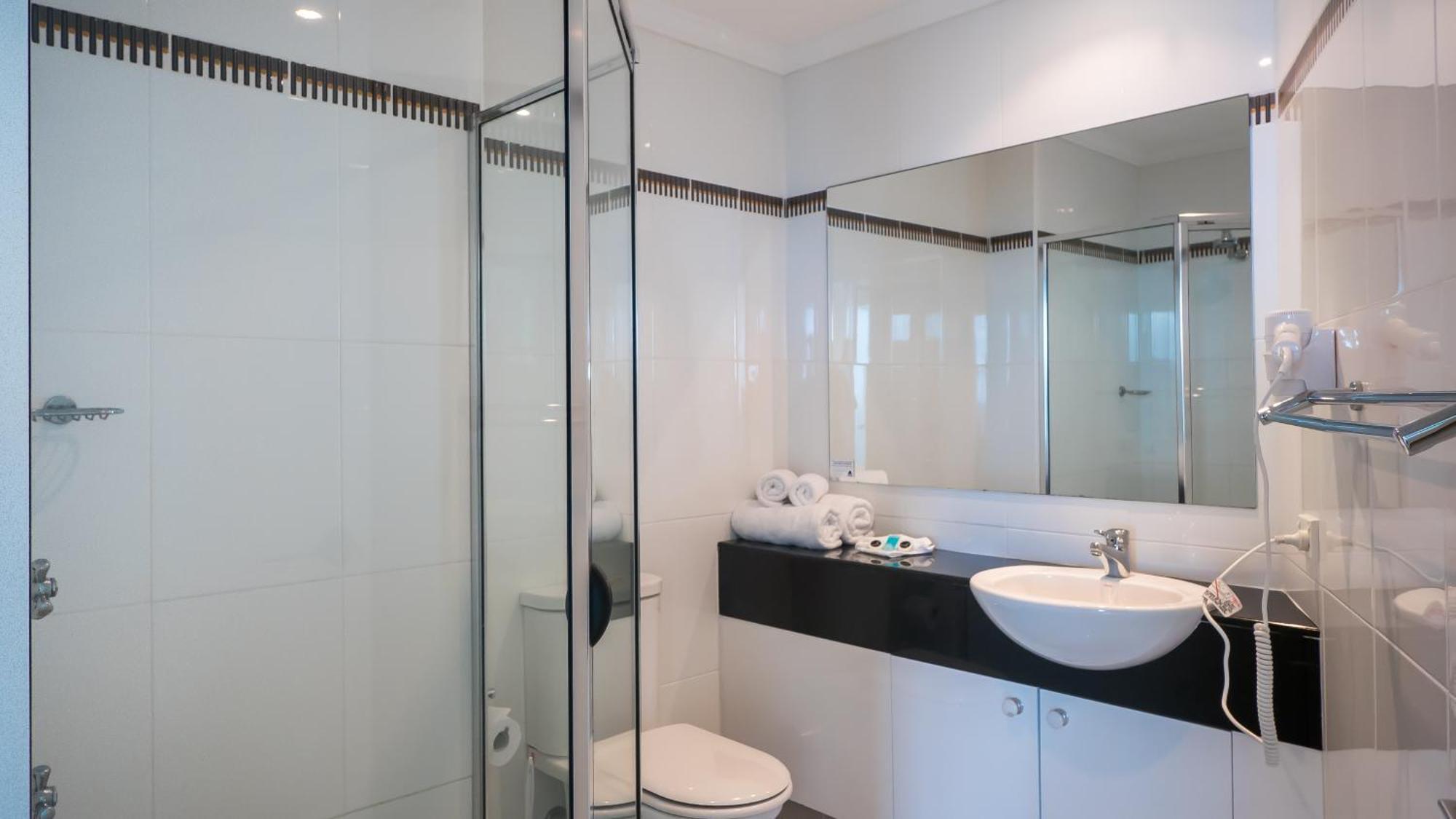 Pacific Views Aparthotel 4*