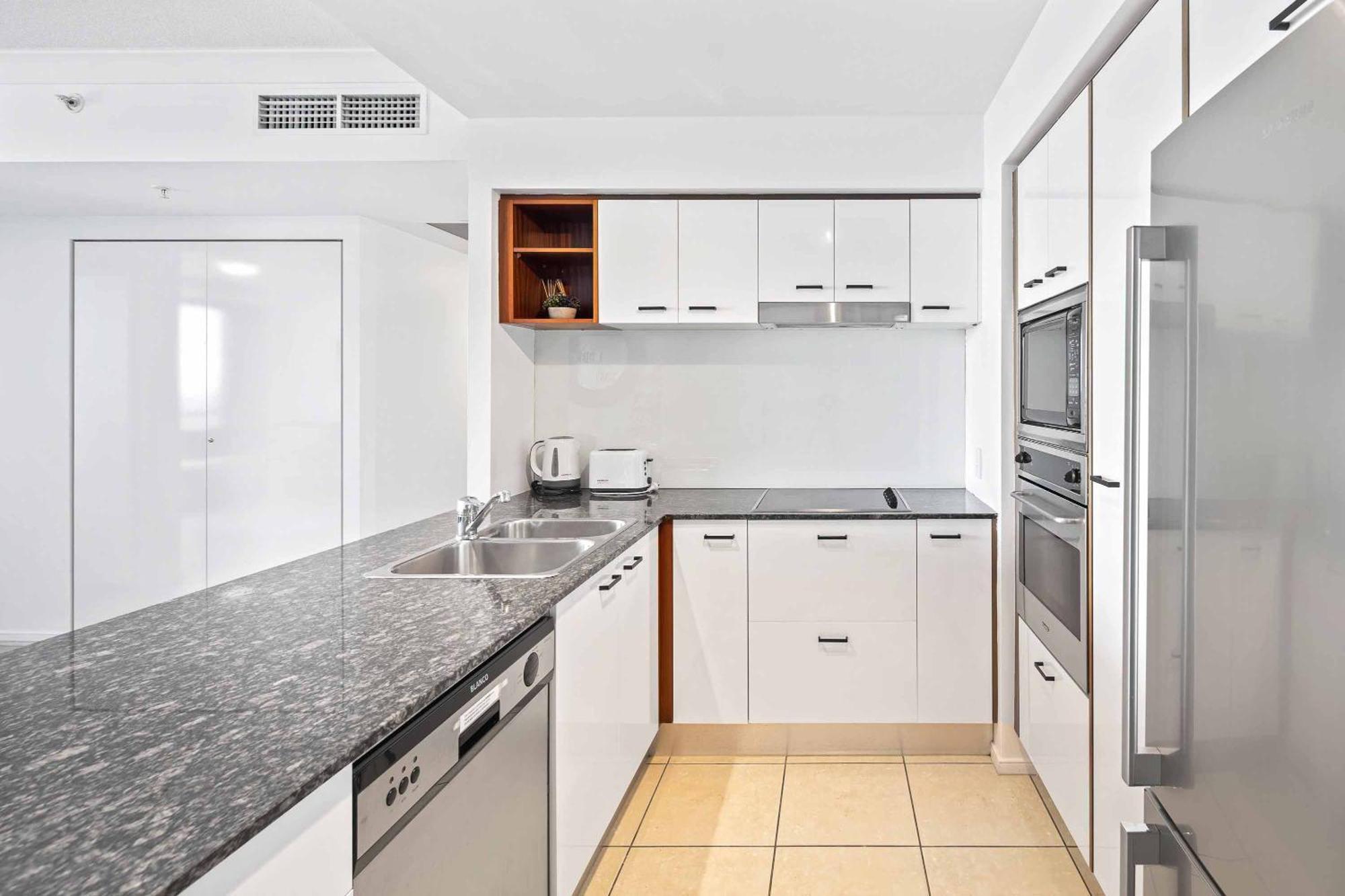 Chevron Renaissance Apartment *