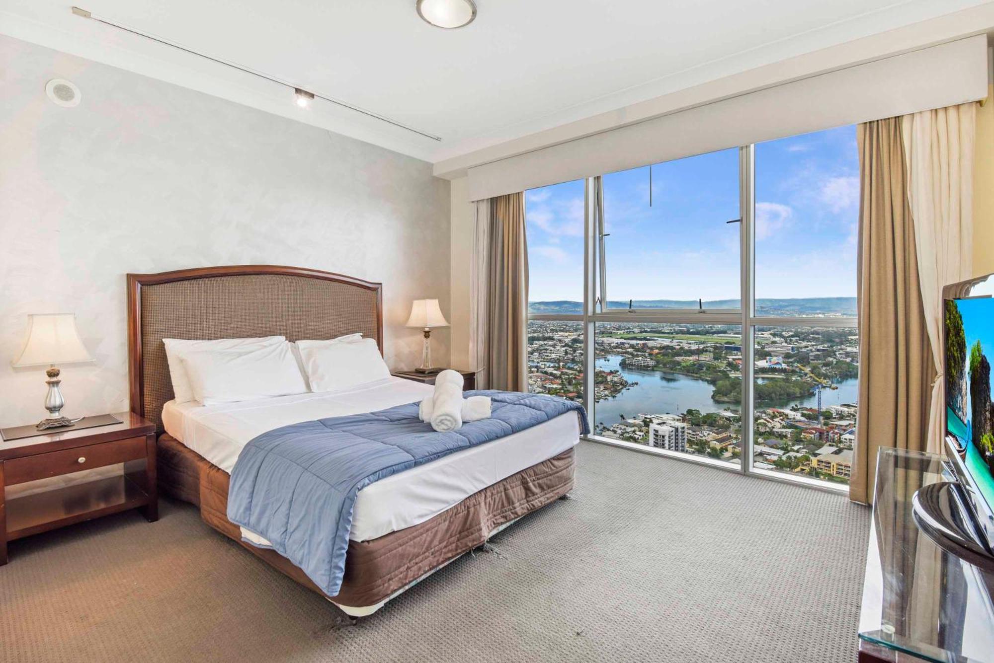 Chevron Renaissance Apartment *