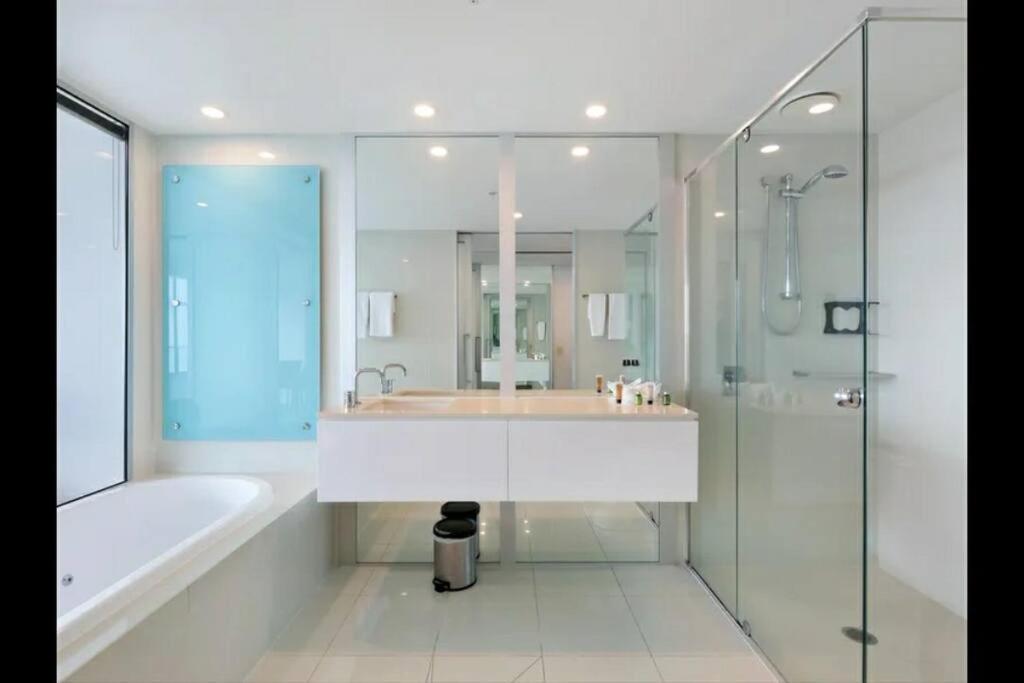 Apartment L36 Skyline View Lux And Modern At Q1 2br 1b 1c Gold Coast