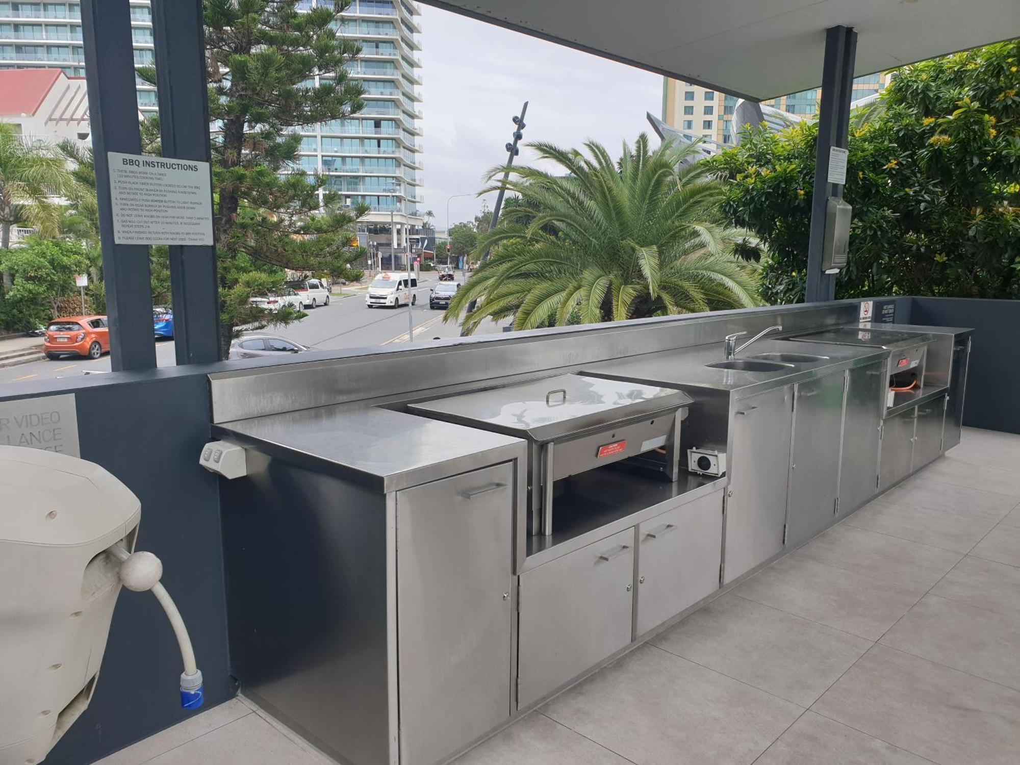 L36 Skyline View Lux And Modern At Q1 2br 1b 1c Apartment Gold Coast