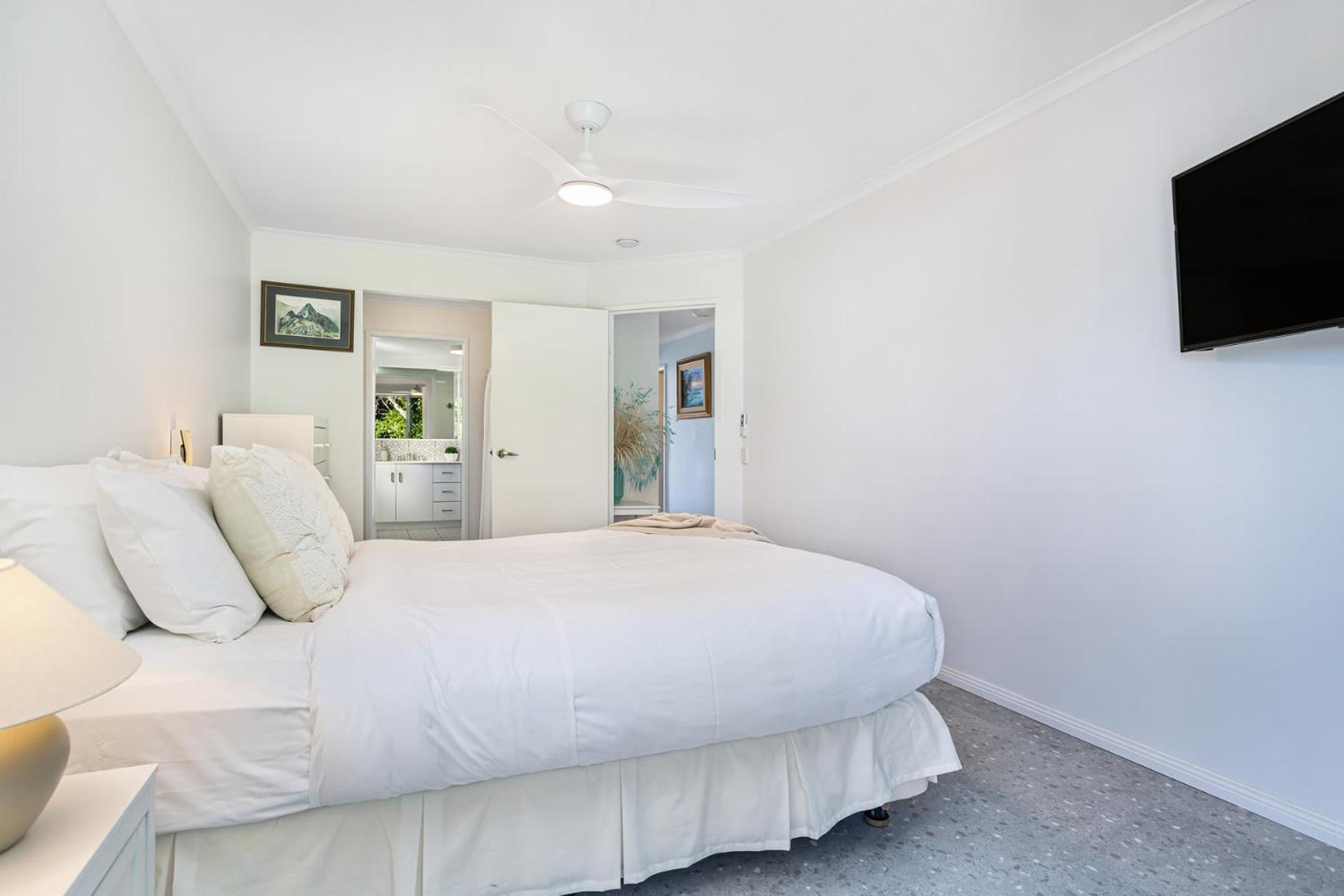 Poinsettia Beach Broadwater Retreat Gold Coast