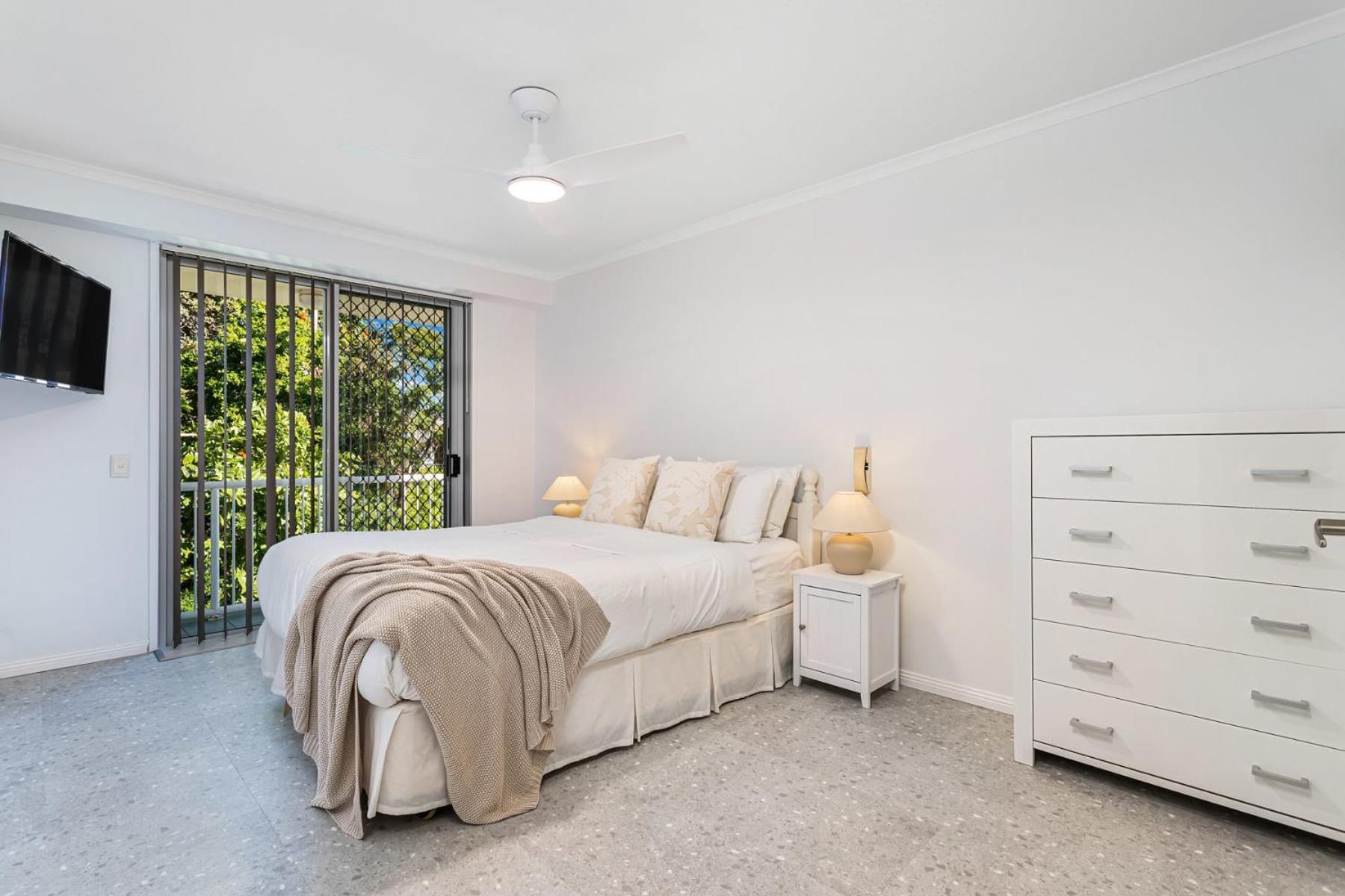 Poinsettia Beach Broadwater Retreat *