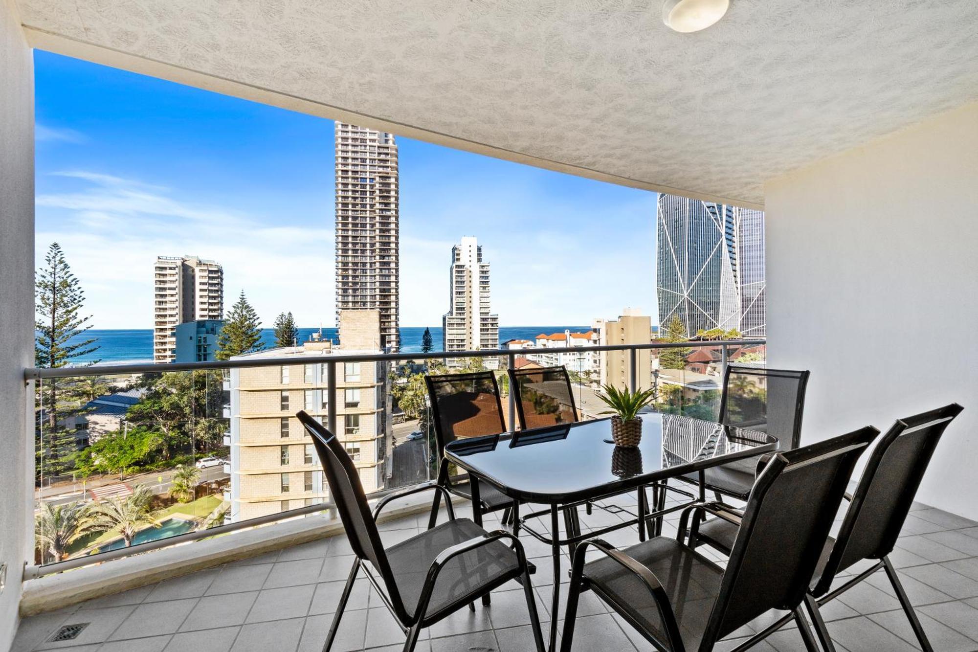 Wings - Qstay * Gold Coast