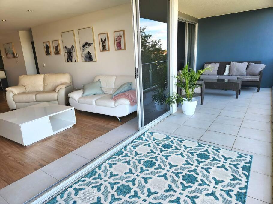 Sunset Views - Spacious Getaway Apartment *