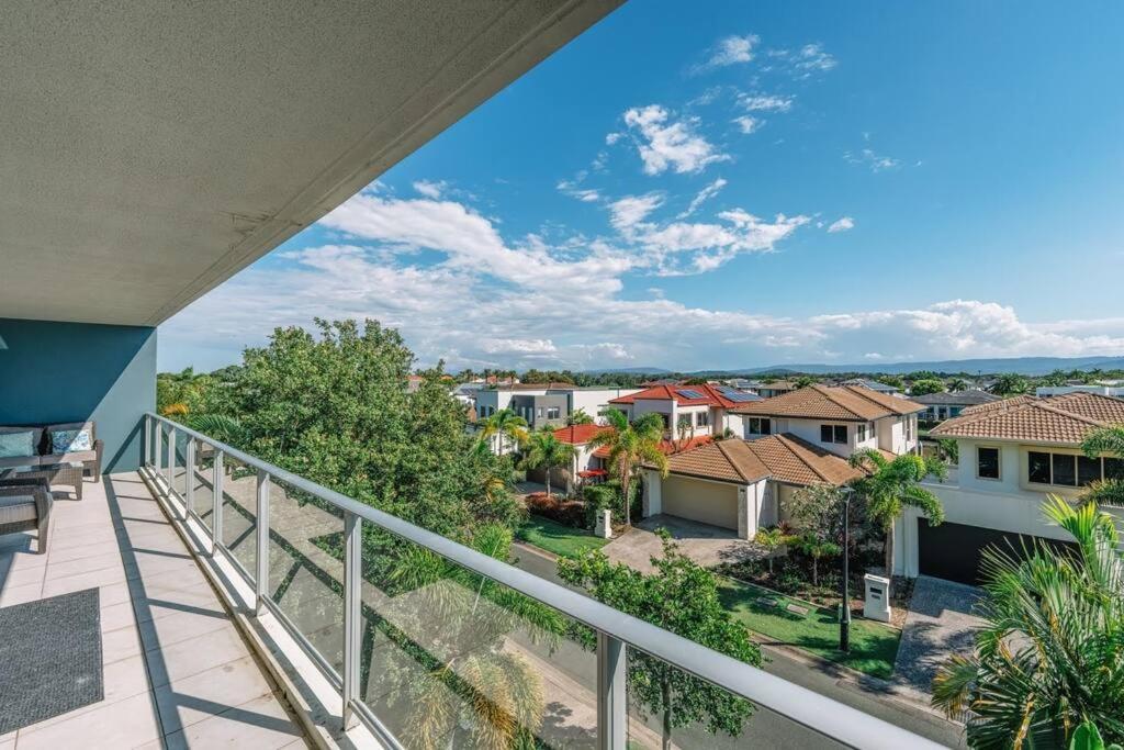 Sunset Views - Spacious Getaway Gold Coast